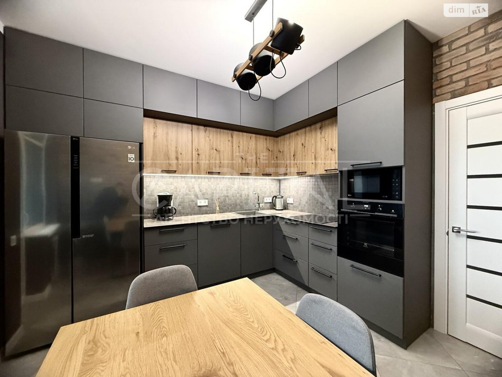 трехкомнатная квартира в Киеве, район Шевченковский, на ул. Авиаконструктора Игоря Сикорского 4В в аренду на долгий срок помесячно фото 1