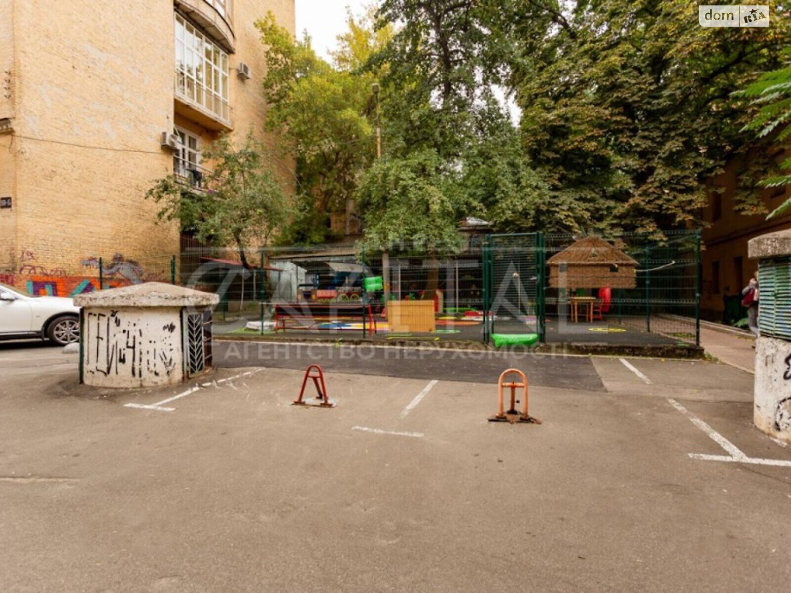трикімнатна квартира в Києві, район Шевченківський, на вул. Богдана Хмельницького (Вигурівщина) в довготривалу оренду помісячно фото 1 трикімнатна квартира в Києві, район Шевченківський, на вул. Богдана Хмельницького (Вигурівщина) в довготривалу оренду помісячно фото 1