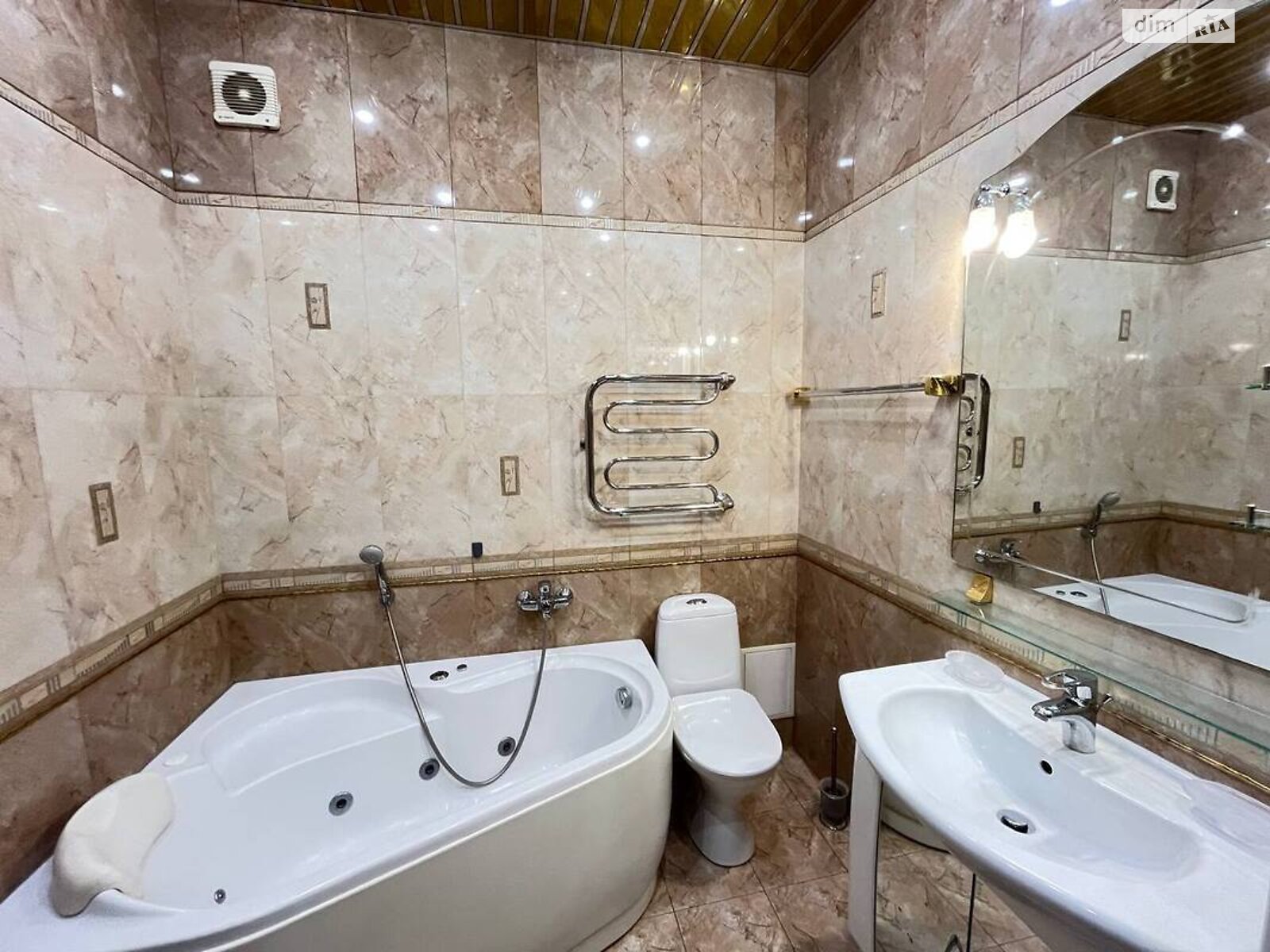 двухкомнатная квартира в Киеве, район Шевченковский, на ул. Дмитриевская 52Б в аренду на долгий срок помесячно фото 1