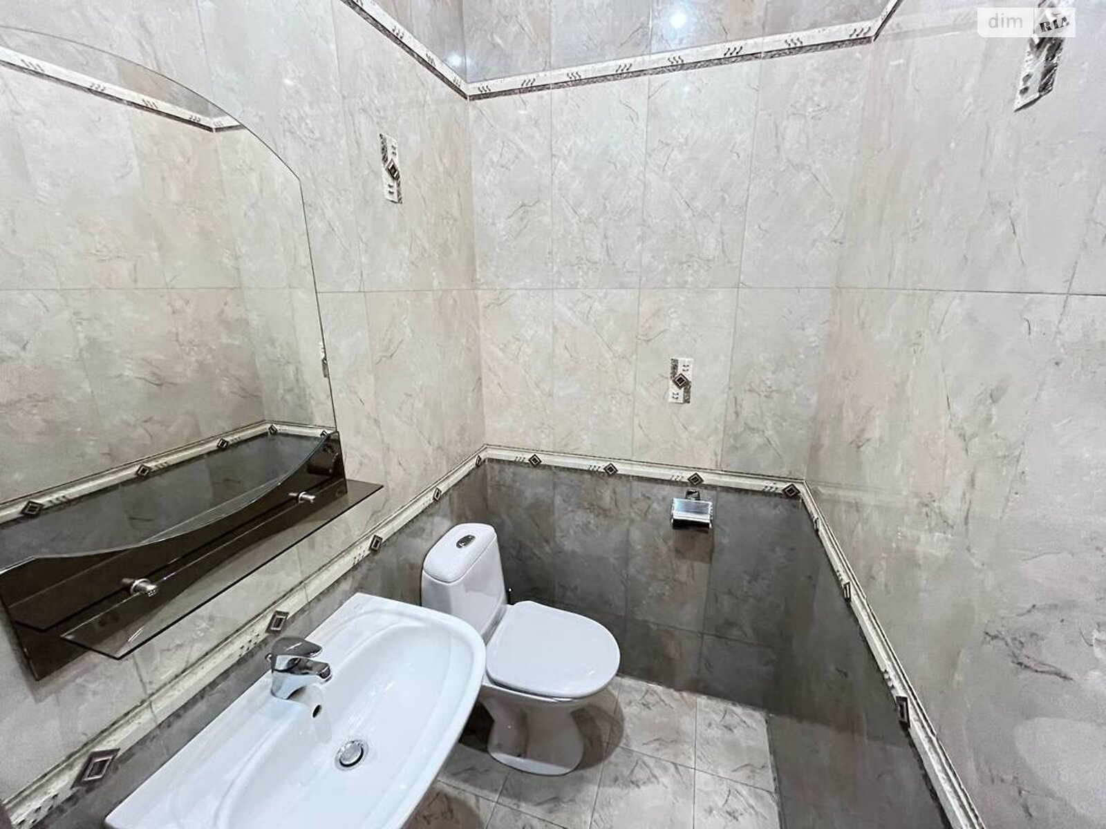 двухкомнатная квартира в Киеве, район Шевченковский, на ул. Дмитриевская 52Б в аренду на долгий срок помесячно фото 1