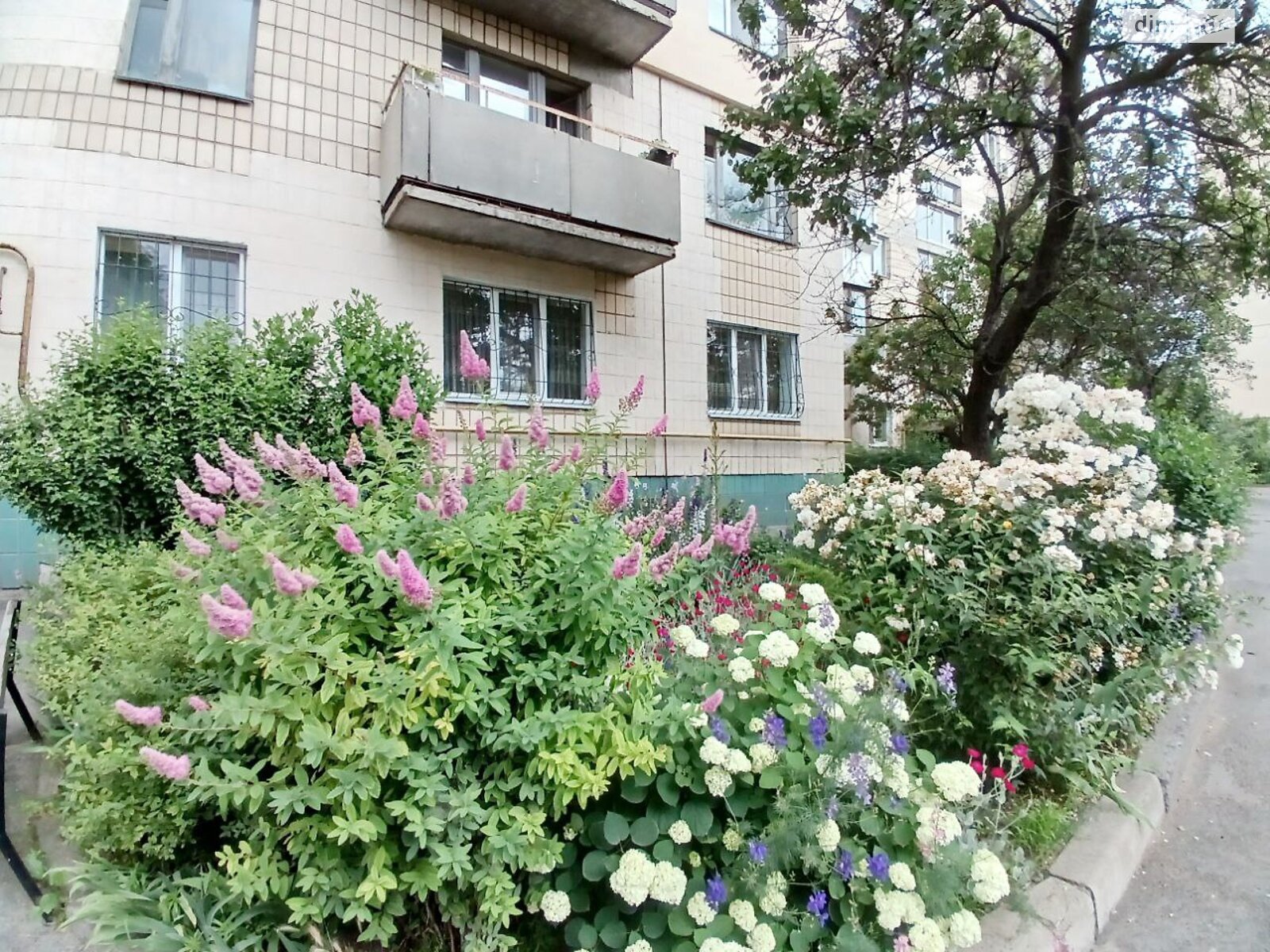 трикімнатна квартира в Києві, район Шевченківський, на вул. Георгія Дудника 2 в довготривалу оренду помісячно фото 1 трикімнатна квартира в Києві, район Шевченківський, на вул. Георгія Дудника 2 в довготривалу оренду помісячно фото 1