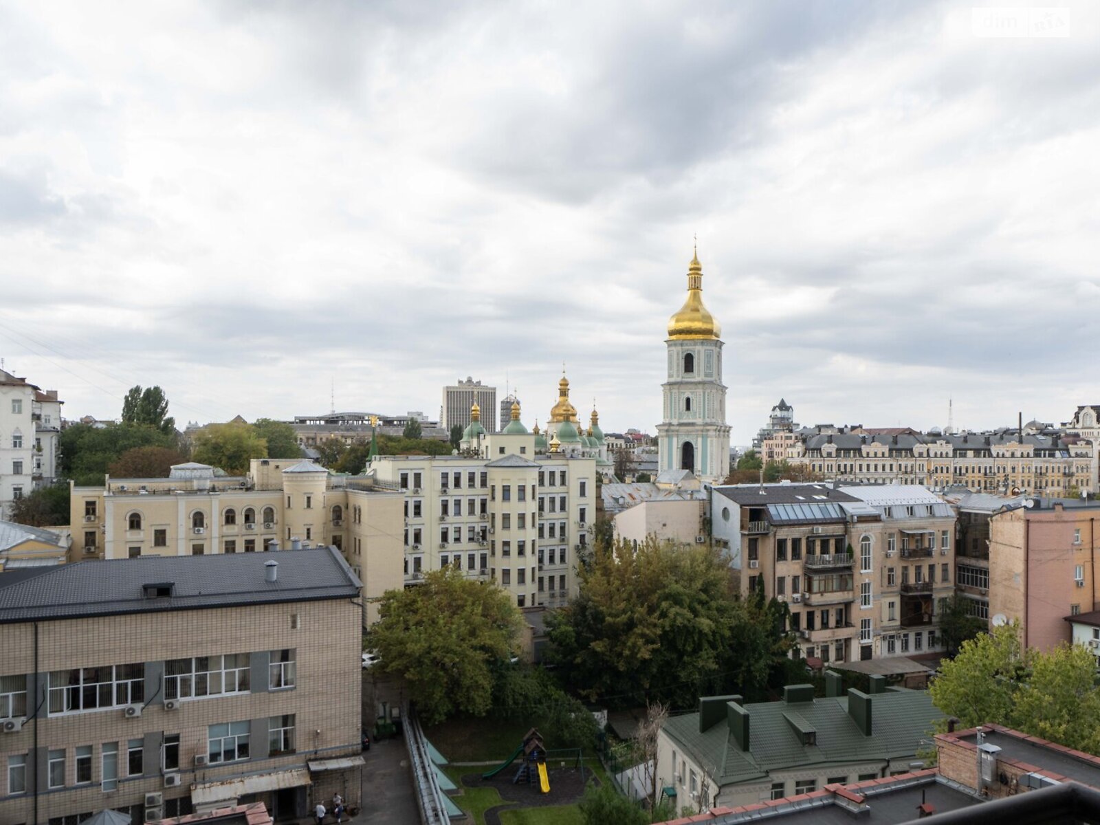 трехкомнатная квартира в Киеве, район Шевченковский, на ул. Ирининская 5/24 в аренду на долгий срок помесячно фото 1