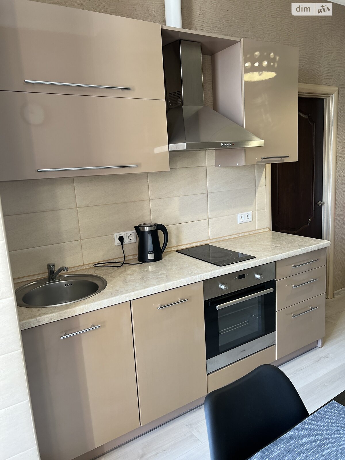 однокомнатная квартира в Киеве, район Шевченковский, на ул. Жилянская 118 в аренду на долгий срок помесячно фото 1