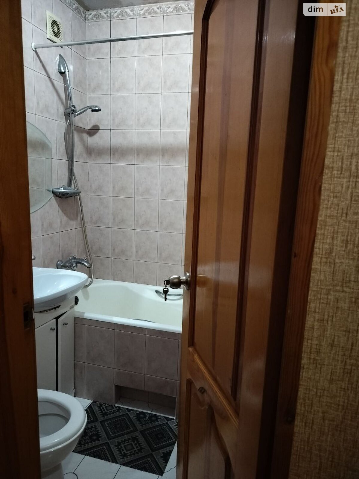 однокомнатная квартира в Киеве, район Шевченковский, на ул. Лагерная 44 в аренду на долгий срок помесячно фото 1 однокомнатная квартира в Киеве, район Шевченковский, на ул. Лагерная 44 в аренду на долгий срок помесячно фото 1