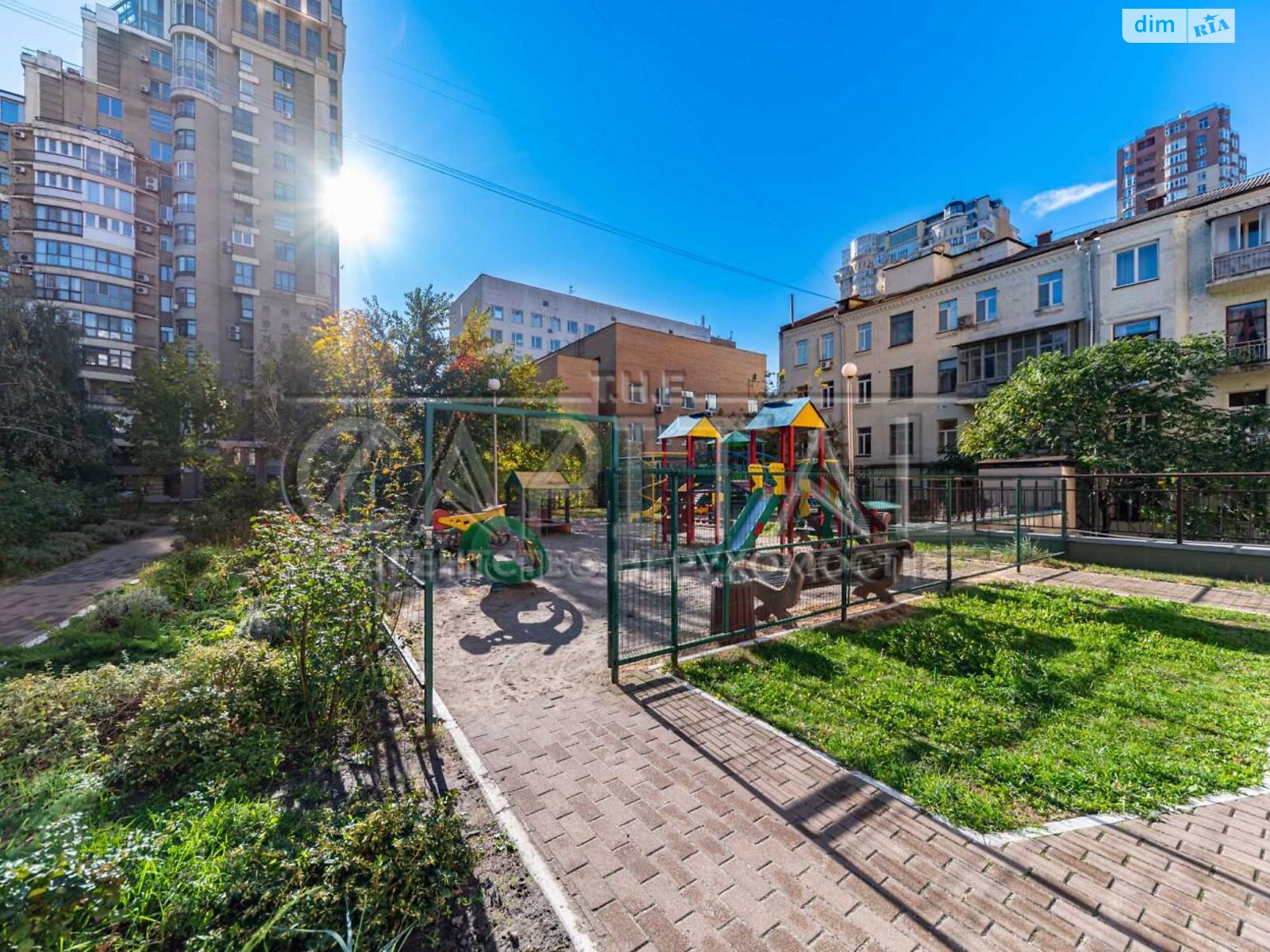 трехкомнатная квартира в Киеве, район Шевченковский, на ул. Назаровская 23А в аренду на долгий срок помесячно фото 1 трехкомнатная квартира в Киеве, район Шевченковский, на ул. Назаровская 23А в аренду на долгий срок помесячно фото 1