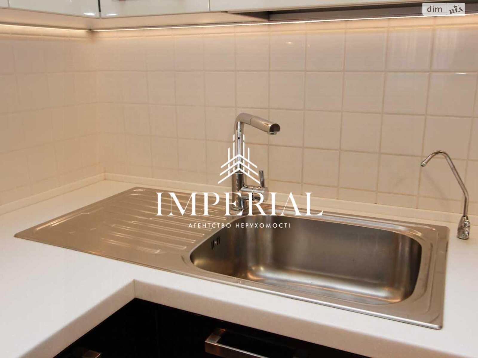 четырехкомнатная квартира в Киеве, район Шевченковский, на ул. Олеся Бабия 13А в аренду на долгий срок помесячно фото 1