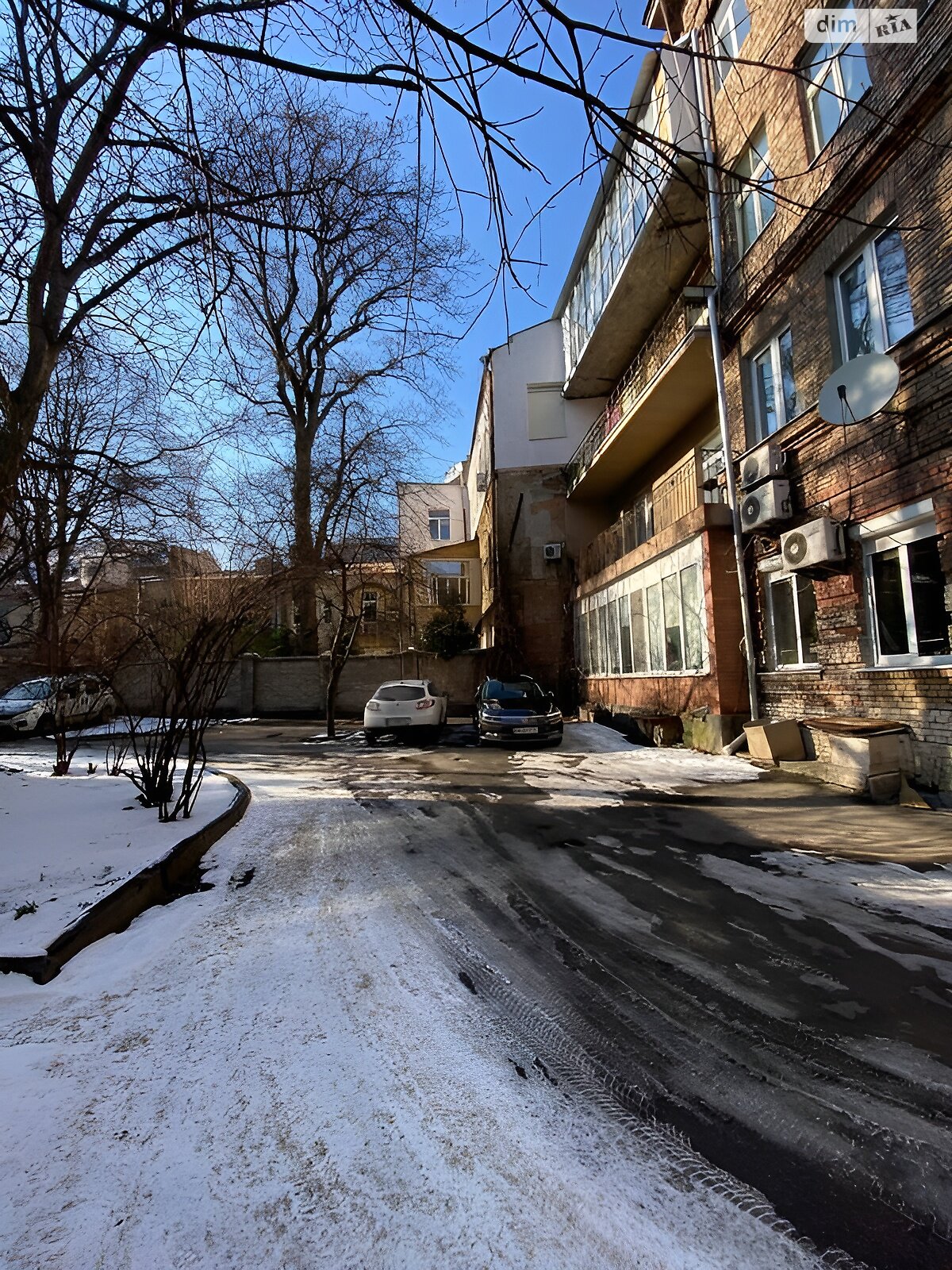 трехкомнатная квартира в Киеве, район Шевченковский, на ул. Рейтарская 11 в аренду на долгий срок помесячно фото 1 трехкомнатная квартира в Киеве, район Шевченковский, на ул. Рейтарская 11 в аренду на долгий срок помесячно фото 1