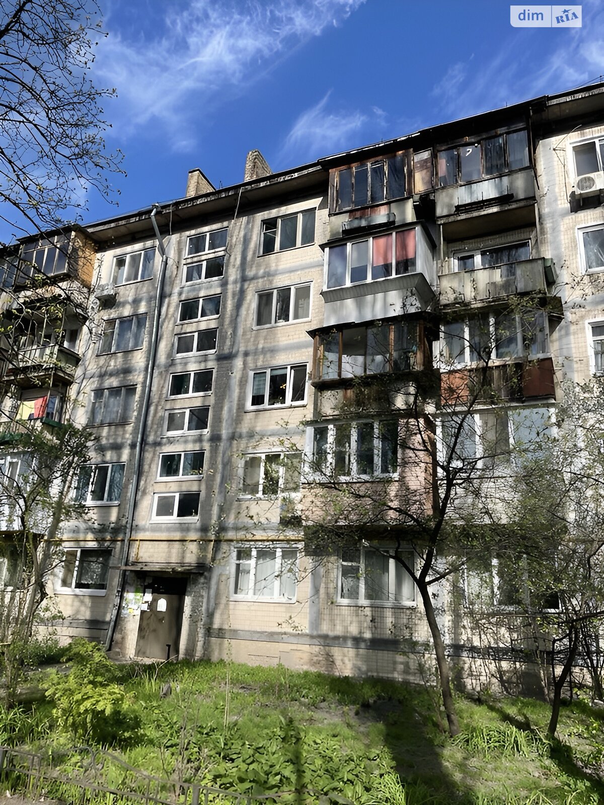 трикімнатна квартира в Києві, район Шевченківський, на вул. Салютна 25А в довготривалу оренду помісячно фото 1 трикімнатна квартира в Києві, район Шевченківський, на вул. Салютна 25А в довготривалу оренду помісячно фото 1