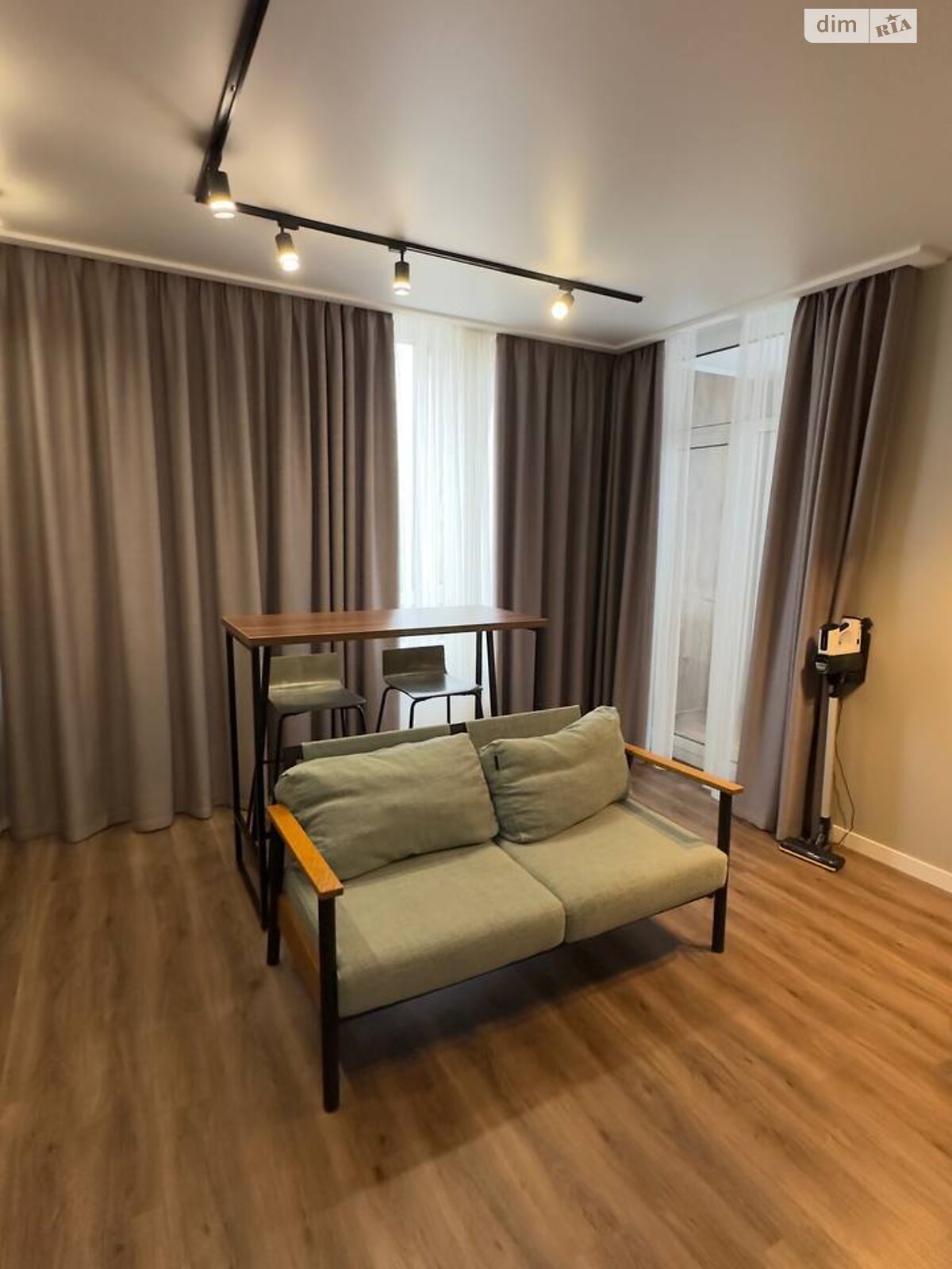 однокомнатная квартира с мебелью в Киеве, район Шевченковский, на ул. Салютная 2Б в аренду на долгий срок помесячно фото 1 однокомнатная квартира с мебелью в Киеве, район Шевченковский, на ул. Салютная 2Б в аренду на долгий срок помесячно фото 1