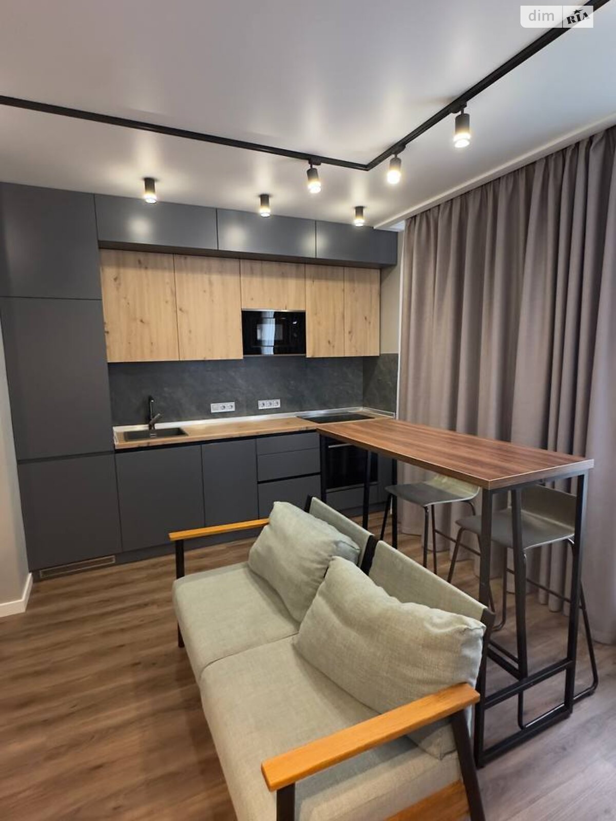 однокомнатная квартира с мебелью в Киеве, район Шевченковский, на ул. Салютная 2Б в аренду на долгий срок помесячно фото 1 однокомнатная квартира с мебелью в Киеве, район Шевченковский, на ул. Салютная 2Б в аренду на долгий срок помесячно фото 1