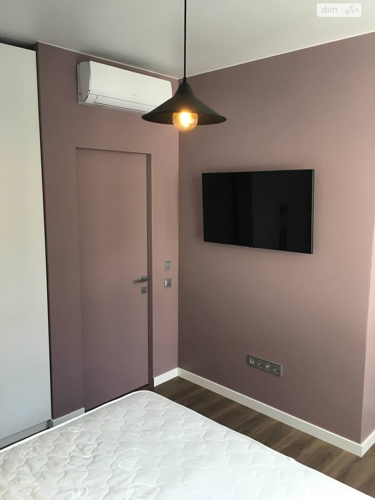 однокомнатная квартира с мебелью в Киеве, район Шевченковский, на ул. Салютная 2Б в аренду на долгий срок помесячно фото 1 однокомнатная квартира с мебелью в Киеве, район Шевченковский, на ул. Салютная 2Б в аренду на долгий срок помесячно фото 1