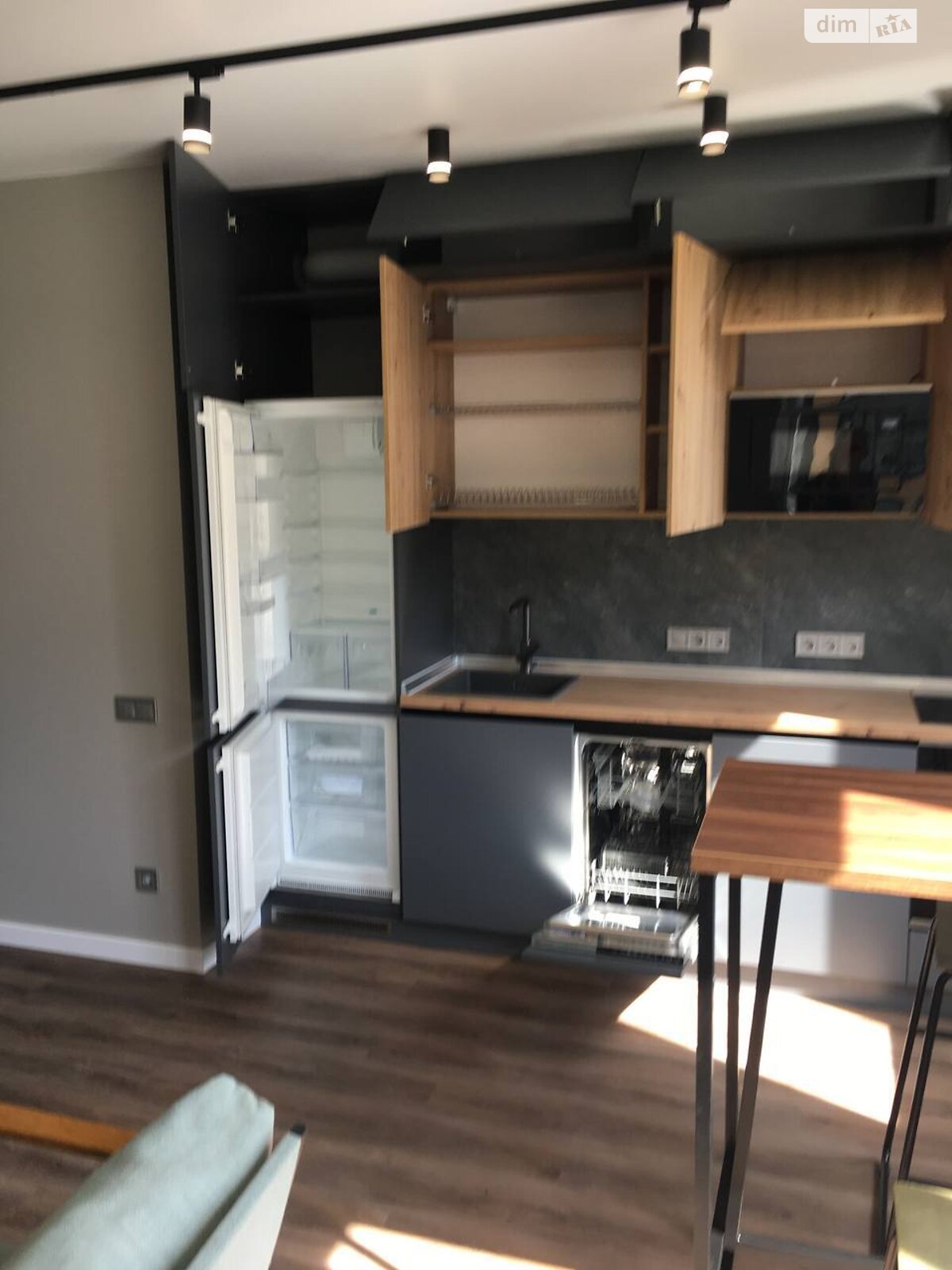 однокомнатная квартира с мебелью в Киеве, район Шевченковский, на ул. Салютная 2Б в аренду на долгий срок помесячно фото 1 однокомнатная квартира с мебелью в Киеве, район Шевченковский, на ул. Салютная 2Б в аренду на долгий срок помесячно фото 1