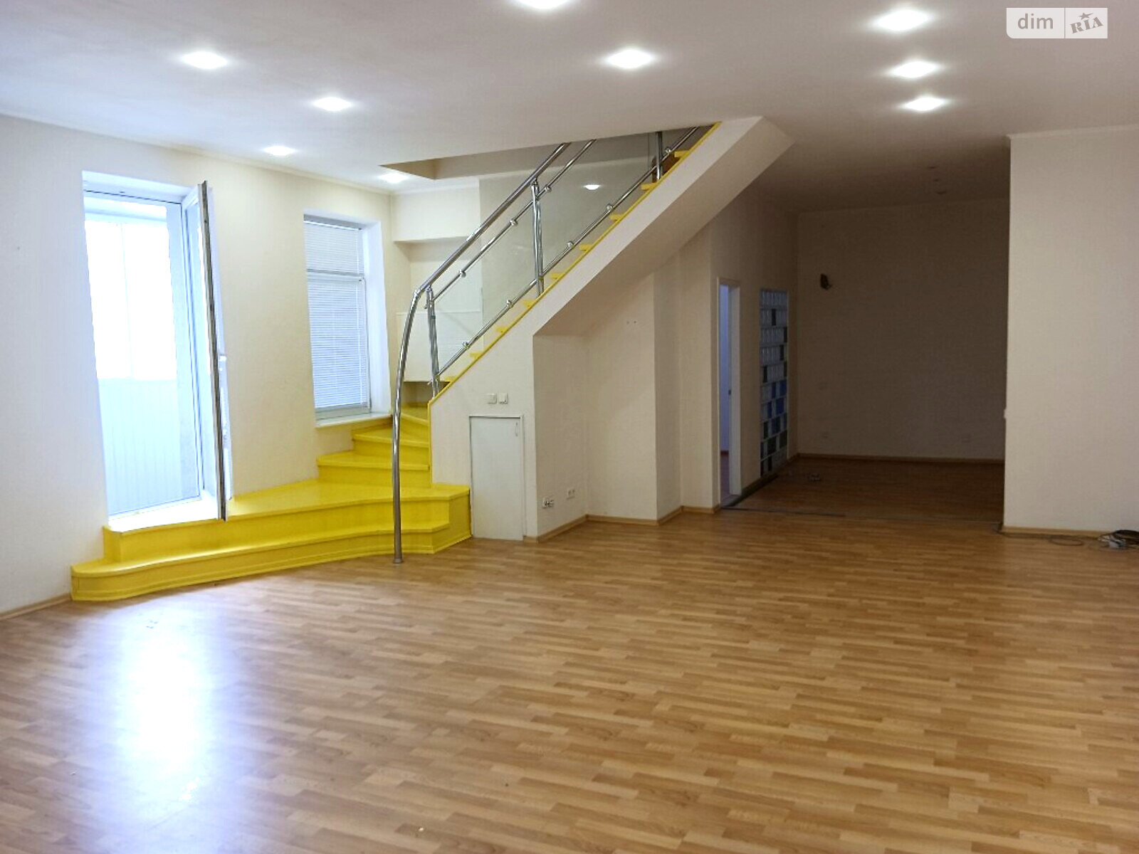 чотирикімнатна квартира без меблів в Києві, район Шевченківський, на вул. Січових Стрільців 40 в довготривалу оренду помісячно фото 1 чотирикімнатна квартира без меблів в Києві, район Шевченківський, на вул. Січових Стрільців 40 в довготривалу оренду помісячно фото 1