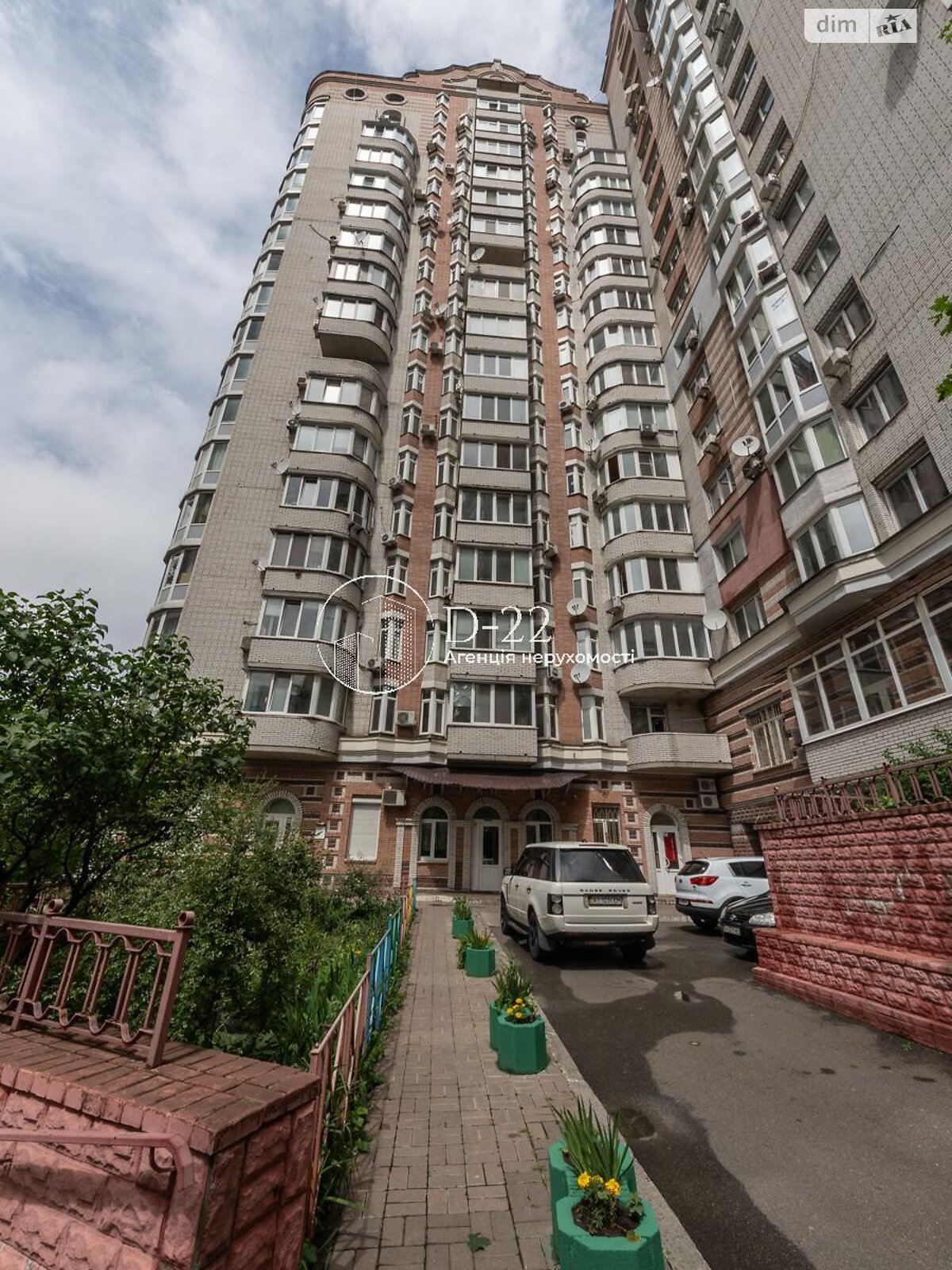 трехкомнатная квартира в Киеве, район Шевченковский, на ул. Степана Руданского 4 в аренду на долгий срок помесячно фото 1 трехкомнатная квартира в Киеве, район Шевченковский, на ул. Степана Руданского 4 в аренду на долгий срок помесячно фото 1