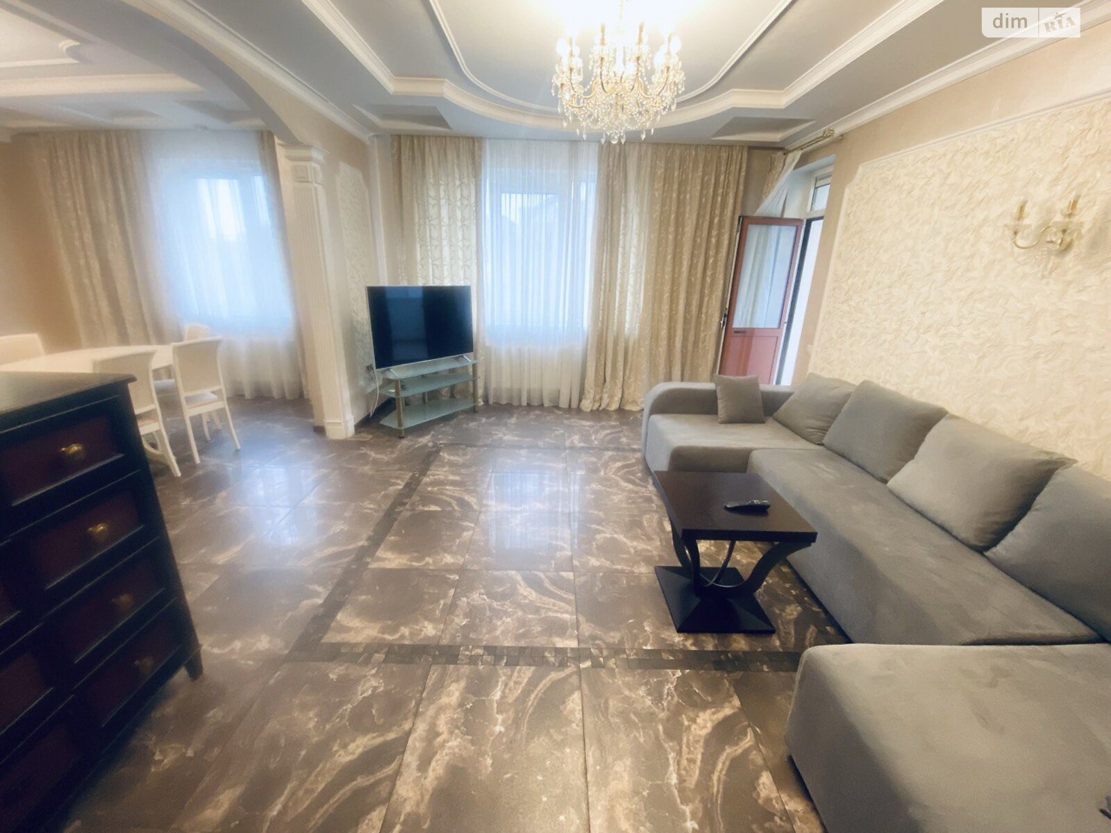 четырехкомнатная квартира в Киеве, район Шевченковский, на бул. Тараса Шевченко 27Б в аренду на долгий срок помесячно фото 1