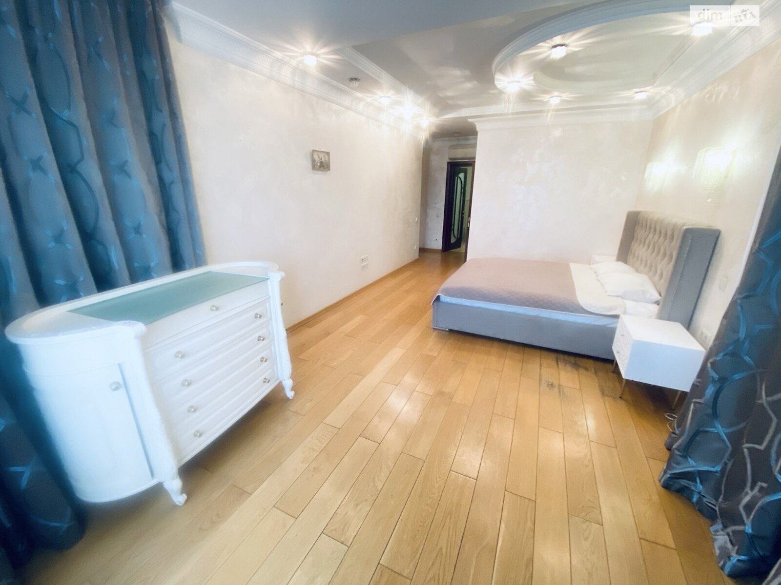 четырехкомнатная квартира в Киеве, район Шевченковский, на бул. Тараса Шевченко 27Б в аренду на долгий срок помесячно фото 1