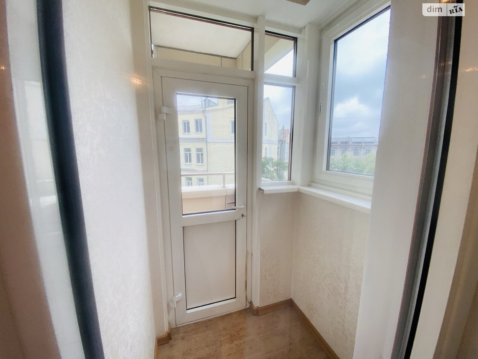 четырехкомнатная квартира в Киеве, район Шевченковский, на бул. Тараса Шевченко 27Б в аренду на долгий срок помесячно фото 1