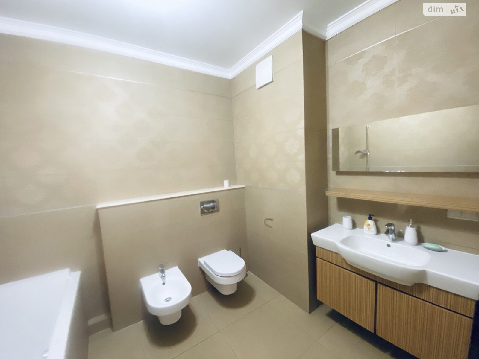 четырехкомнатная квартира в Киеве, район Шевченковский, на бул. Тараса Шевченко 27Б в аренду на долгий срок помесячно фото 1