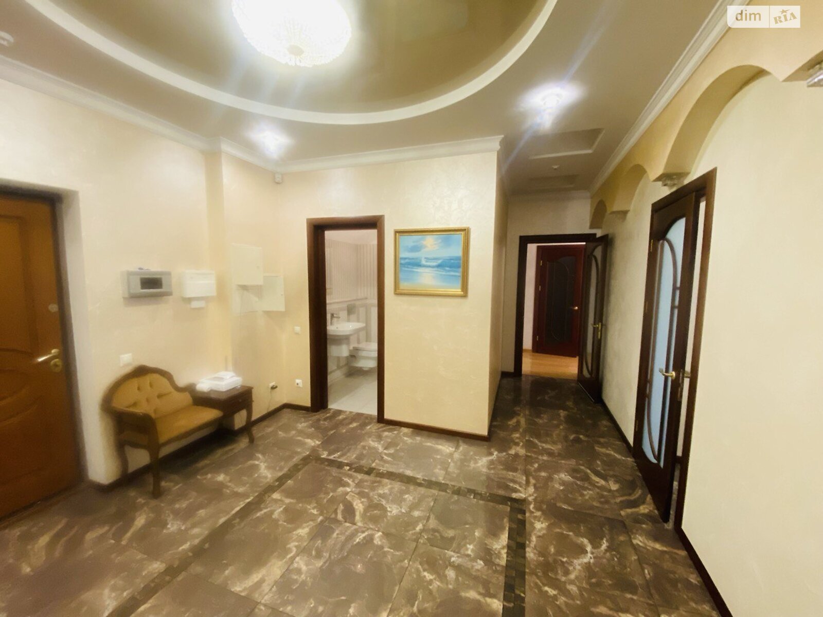 четырехкомнатная квартира в Киеве, район Шевченковский, на бул. Тараса Шевченко 27Б в аренду на долгий срок помесячно фото 1