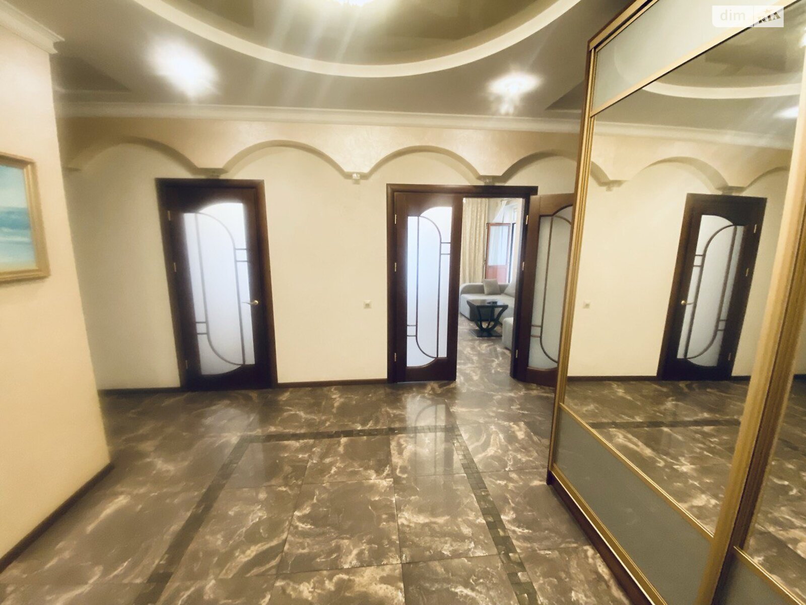 четырехкомнатная квартира в Киеве, район Шевченковский, на бул. Тараса Шевченко 27Б в аренду на долгий срок помесячно фото 1