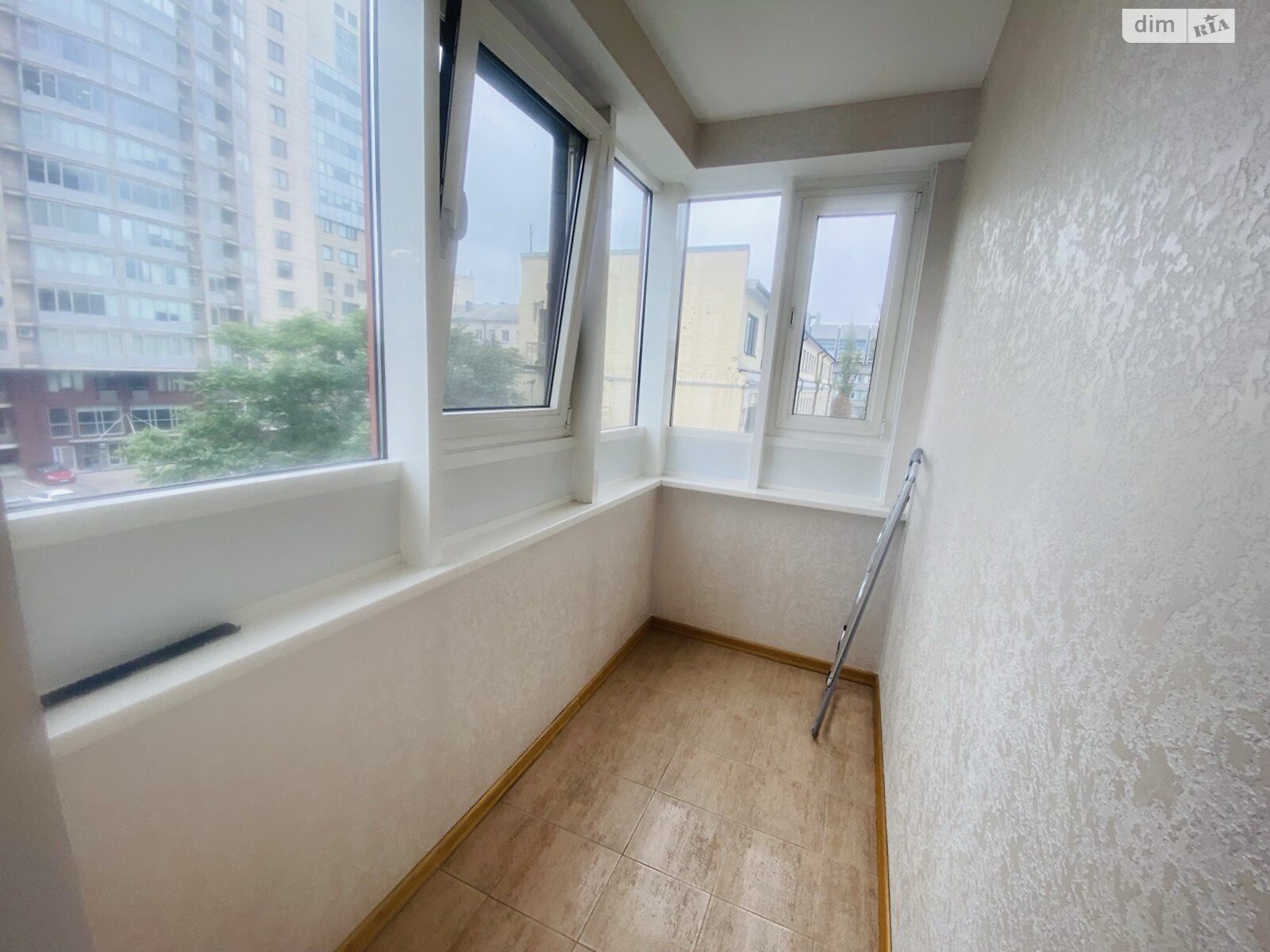 четырехкомнатная квартира в Киеве, район Шевченковский, на бул. Тараса Шевченко 27Б в аренду на долгий срок помесячно фото 1