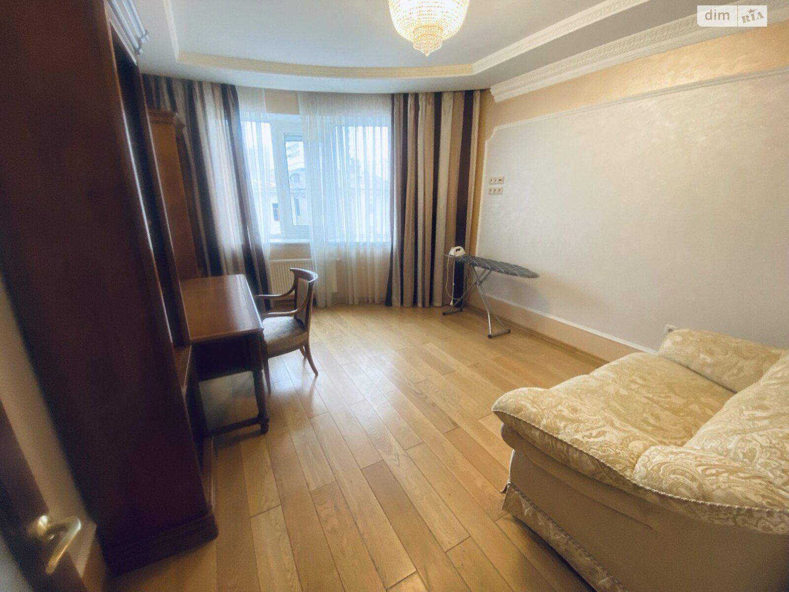 четырехкомнатная квартира в Киеве, район Шевченковский, на бул. Тараса Шевченко 27Б в аренду на долгий срок помесячно фото 1