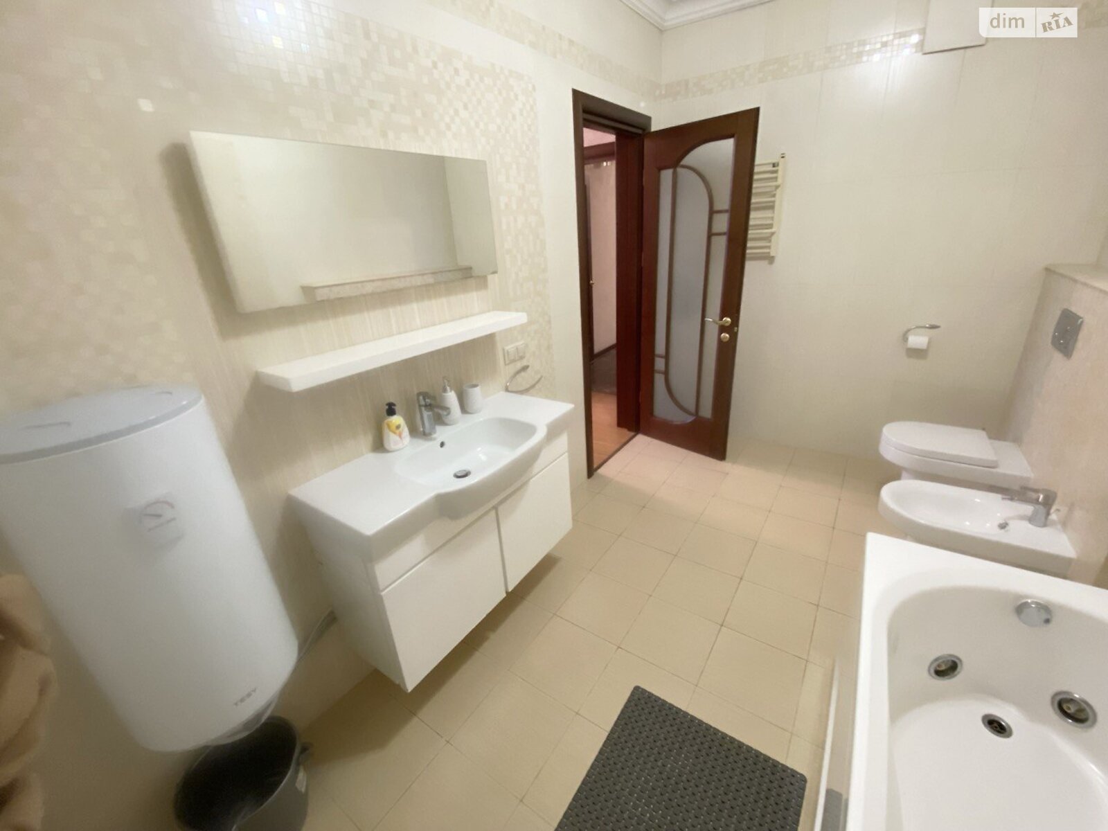 четырехкомнатная квартира в Киеве, район Шевченковский, на бул. Тараса Шевченко 27Б в аренду на долгий срок помесячно фото 1