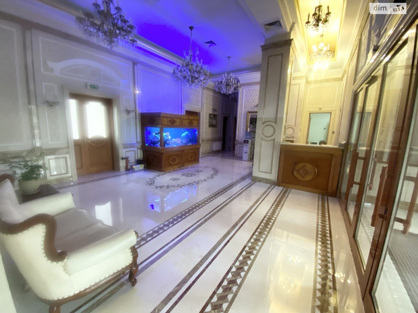 четырехкомнатная квартира в Киеве, район Шевченковский, на бул. Тараса Шевченко 27Б в аренду на долгий срок помесячно фото 1