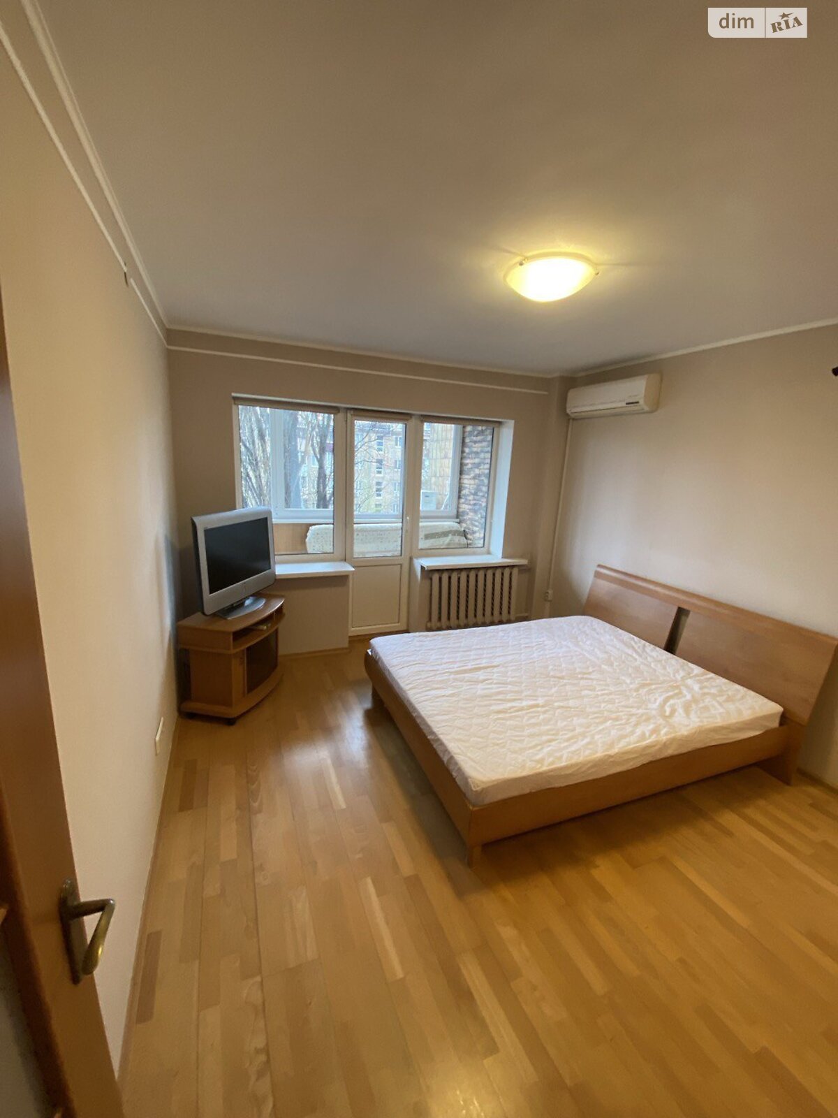 однокімнатна квартира в Києві, район Шулявка, на вул. Олекси Тихого 49 в довготривалу оренду помісячно фото 1 однокімнатна квартира в Києві, район Шулявка, на вул. Олекси Тихого 49 в довготривалу оренду помісячно фото 1