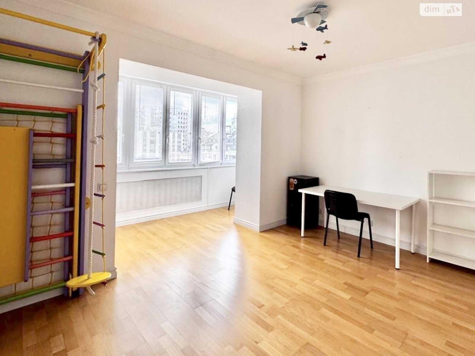 пятикомнатная квартира в Киеве, район Солдатская Слободка, на ул. Александра Конисского 52/58 в аренду на долгий срок помесячно фото 1 пятикомнатная квартира в Киеве, район Солдатская Слободка, на ул. Александра Конисского 52/58 в аренду на долгий срок помесячно фото 1