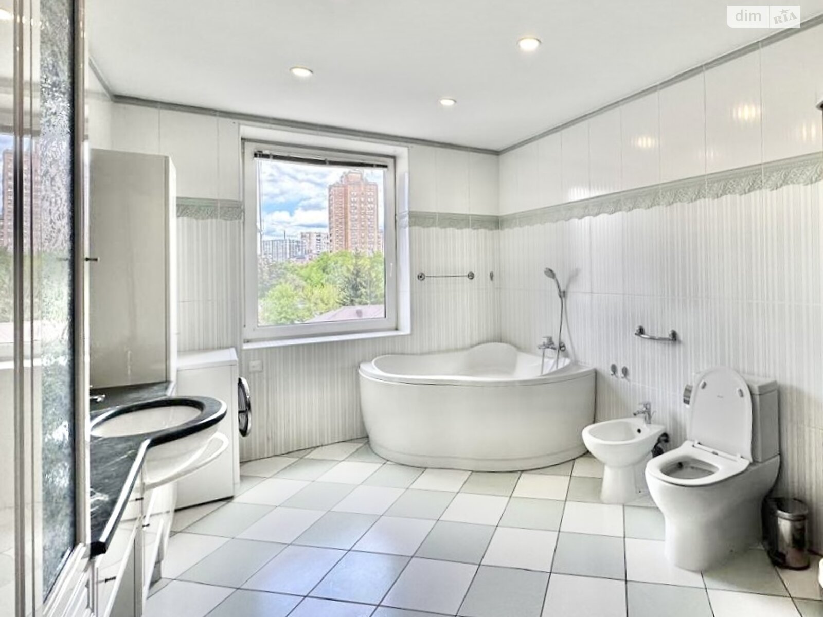 пятикомнатная квартира в Киеве, район Солдатская Слободка, на ул. Александра Конисского 52/58 в аренду на долгий срок помесячно фото 1 пятикомнатная квартира в Киеве, район Солдатская Слободка, на ул. Александра Конисского 52/58 в аренду на долгий срок помесячно фото 1