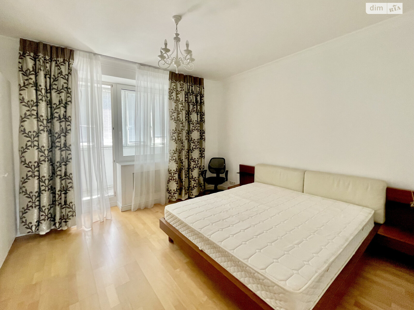 пятикомнатная квартира в Киеве, район Солдатская Слободка, на ул. Александра Конисского 52/58 в аренду на долгий срок помесячно фото 1 пятикомнатная квартира в Киеве, район Солдатская Слободка, на ул. Александра Конисского 52/58 в аренду на долгий срок помесячно фото 1