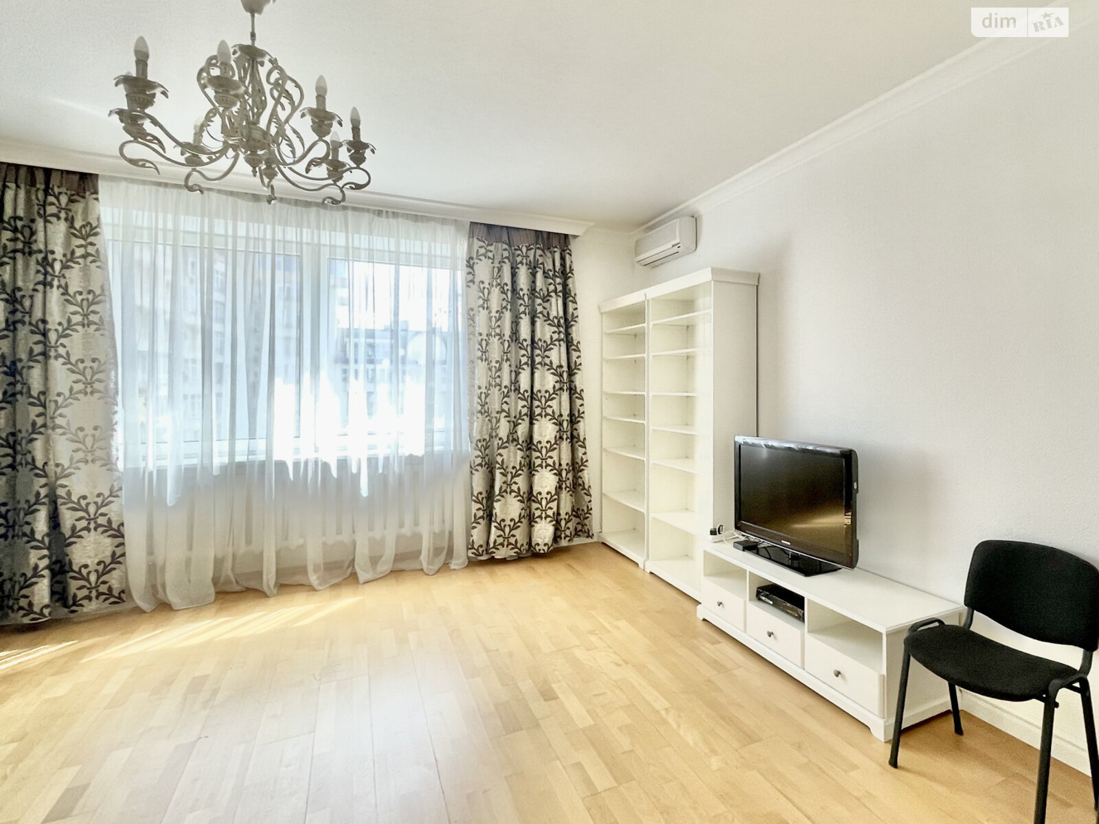 пятикомнатная квартира в Киеве, район Солдатская Слободка, на ул. Александра Конисского 52/58 в аренду на долгий срок помесячно фото 1 пятикомнатная квартира в Киеве, район Солдатская Слободка, на ул. Александра Конисского 52/58 в аренду на долгий срок помесячно фото 1