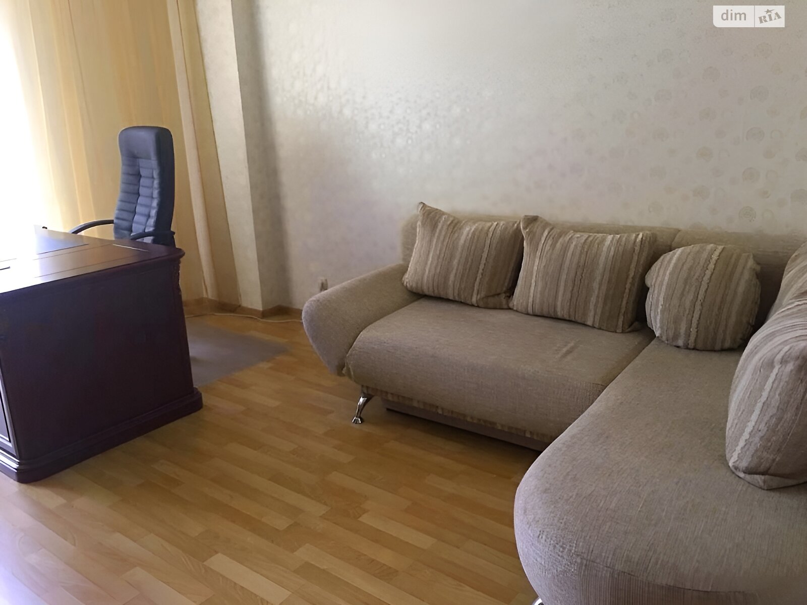 трехкомнатная квартира в Киеве, район Солдатская Слободка, на ул. Дмитриевская 82 в аренду на долгий срок помесячно фото 1 трехкомнатная квартира в Киеве, район Солдатская Слободка, на ул. Дмитриевская 82 в аренду на долгий срок помесячно фото 1
