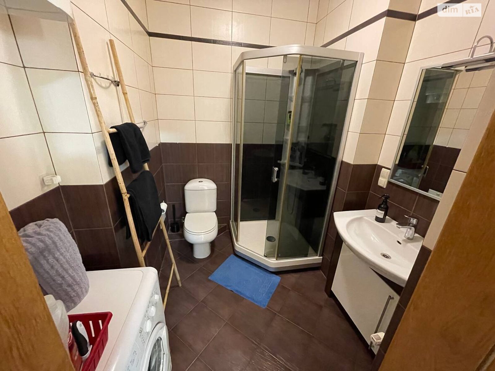 трикімнатна квартира в Києві, район Солдатська Слобідка, на вул. Дмитрівська 69 в довготривалу оренду помісячно фото 1 трикімнатна квартира в Києві, район Солдатська Слобідка, на вул. Дмитрівська 69 в довготривалу оренду помісячно фото 1