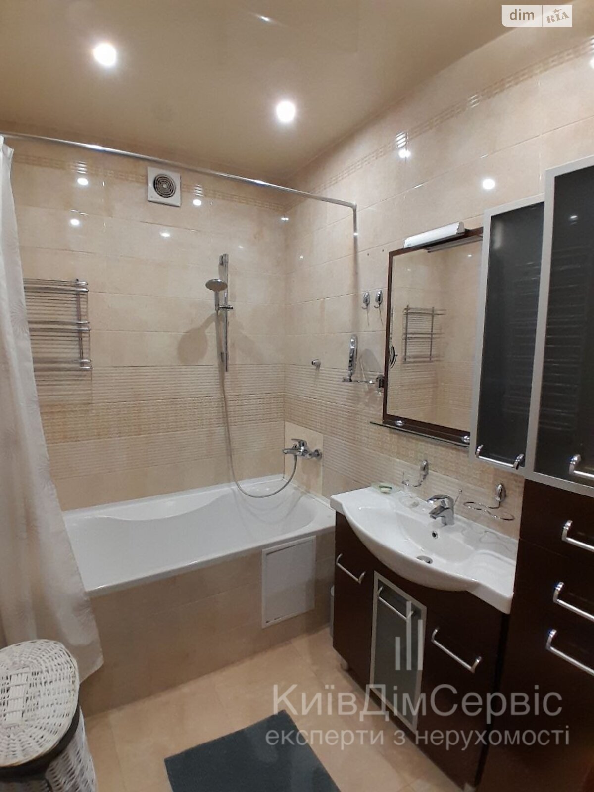 двухкомнатная квартира в Киеве, район Солдатская Слободка, на ул. Дмитриевская 52Б в аренду на долгий срок помесячно фото 1