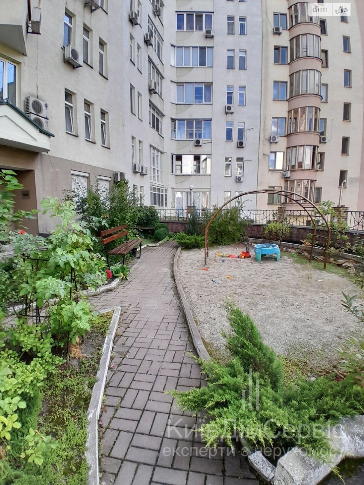 двухкомнатная квартира в Киеве, район Солдатская Слободка, на ул. Дмитриевская 52Б в аренду на долгий срок помесячно фото 1