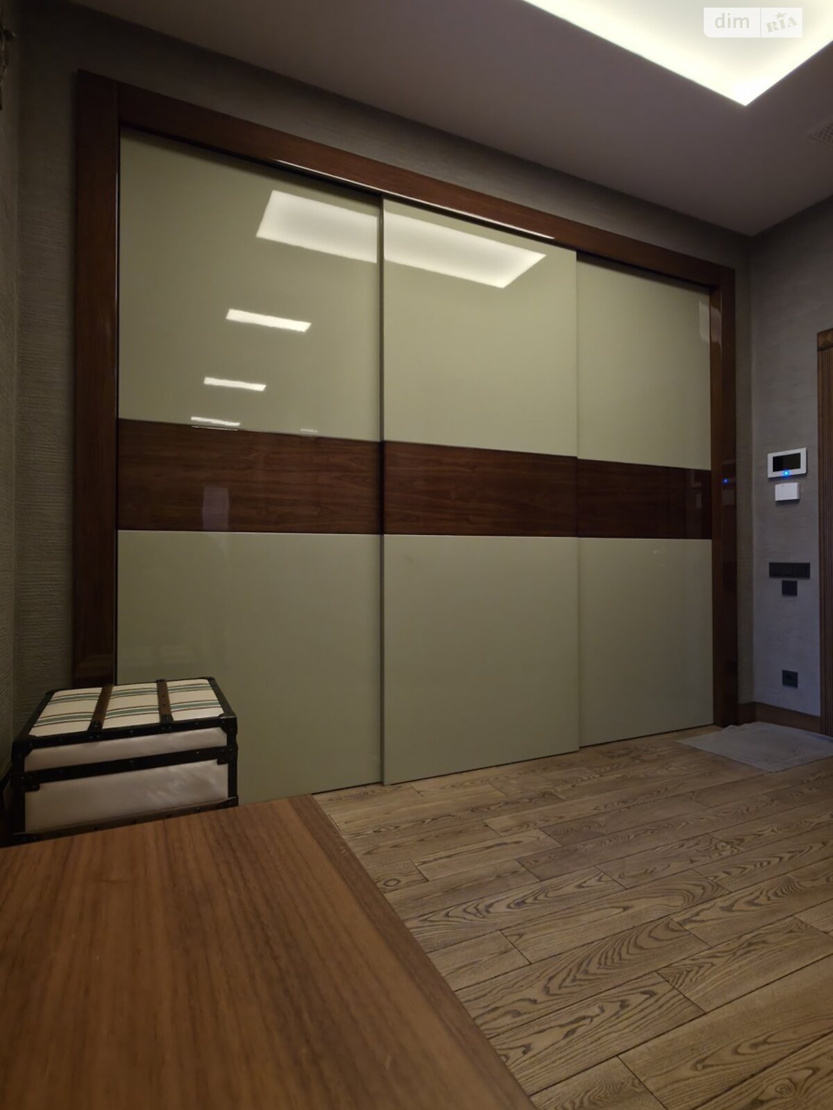 трехкомнатная квартира в Киеве, район Солдатская Слободка, на ул. Гоголевская 43 в аренду на долгий срок помесячно фото 1