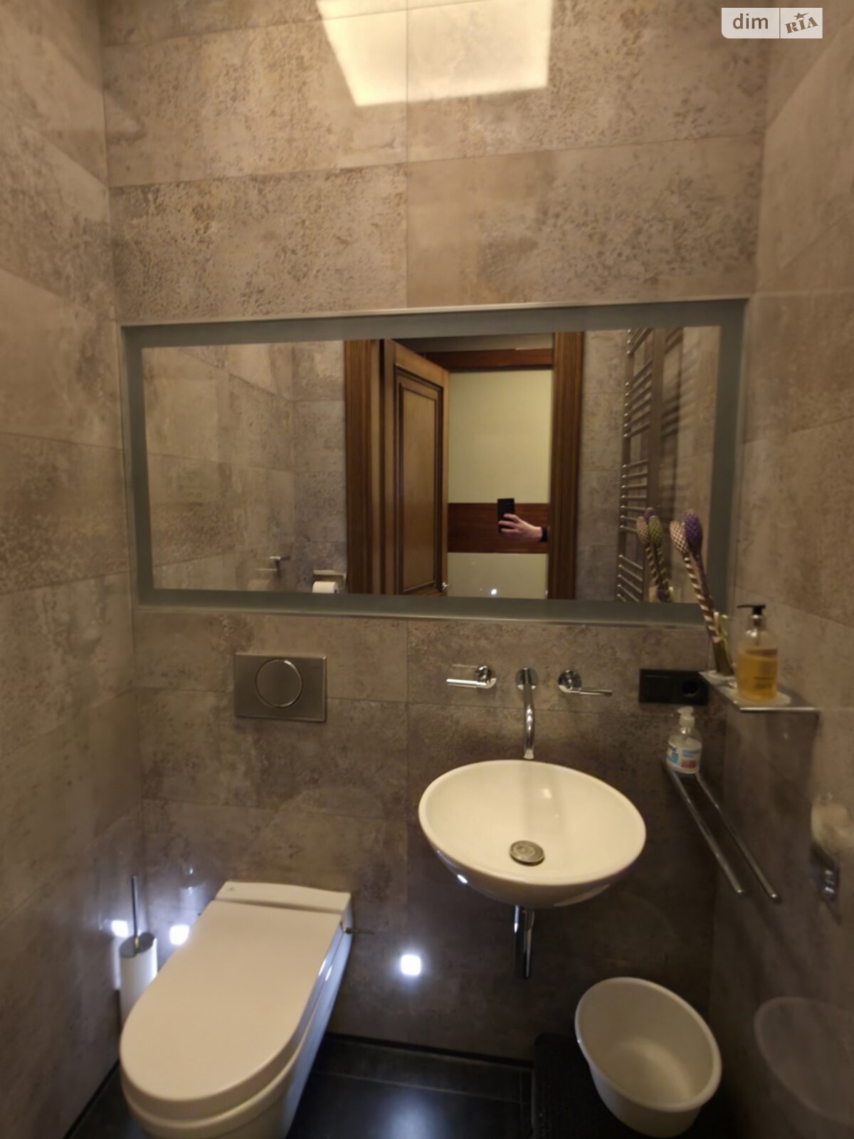 трехкомнатная квартира в Киеве, район Солдатская Слободка, на ул. Гоголевская 43 в аренду на долгий срок помесячно фото 1