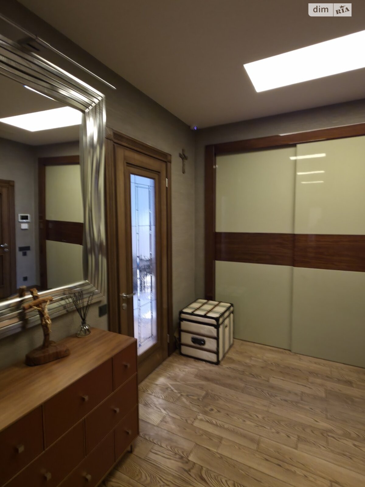 трехкомнатная квартира в Киеве, район Солдатская Слободка, на ул. Гоголевская 43 в аренду на долгий срок помесячно фото 1