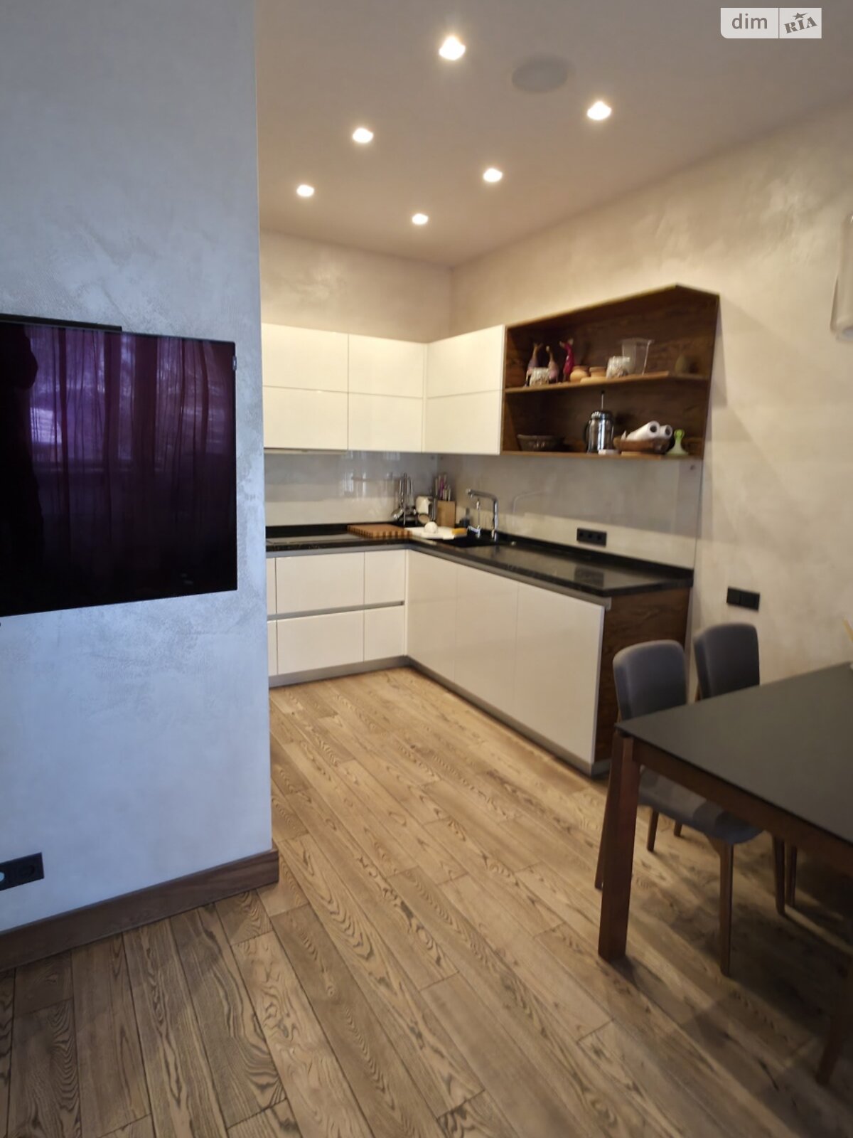 трехкомнатная квартира в Киеве, район Солдатская Слободка, на ул. Гоголевская 43 в аренду на долгий срок помесячно фото 1