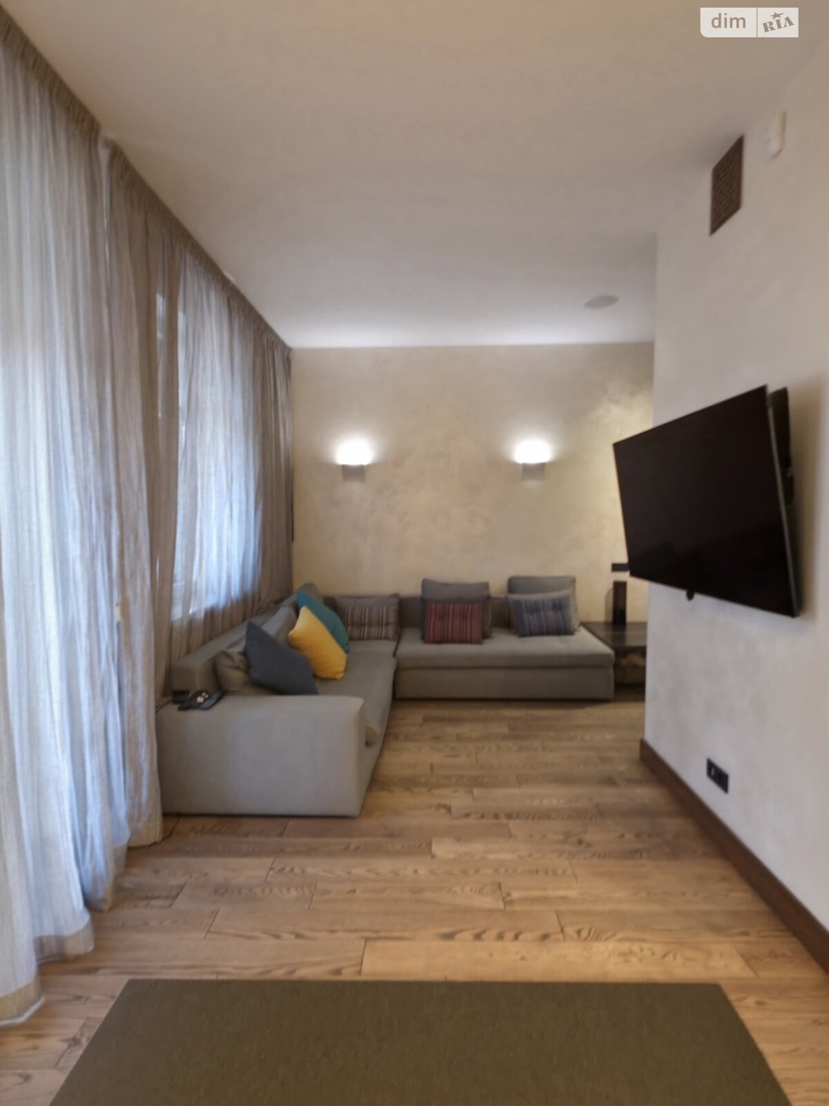 трехкомнатная квартира в Киеве, район Солдатская Слободка, на ул. Гоголевская 43 в аренду на долгий срок помесячно фото 1