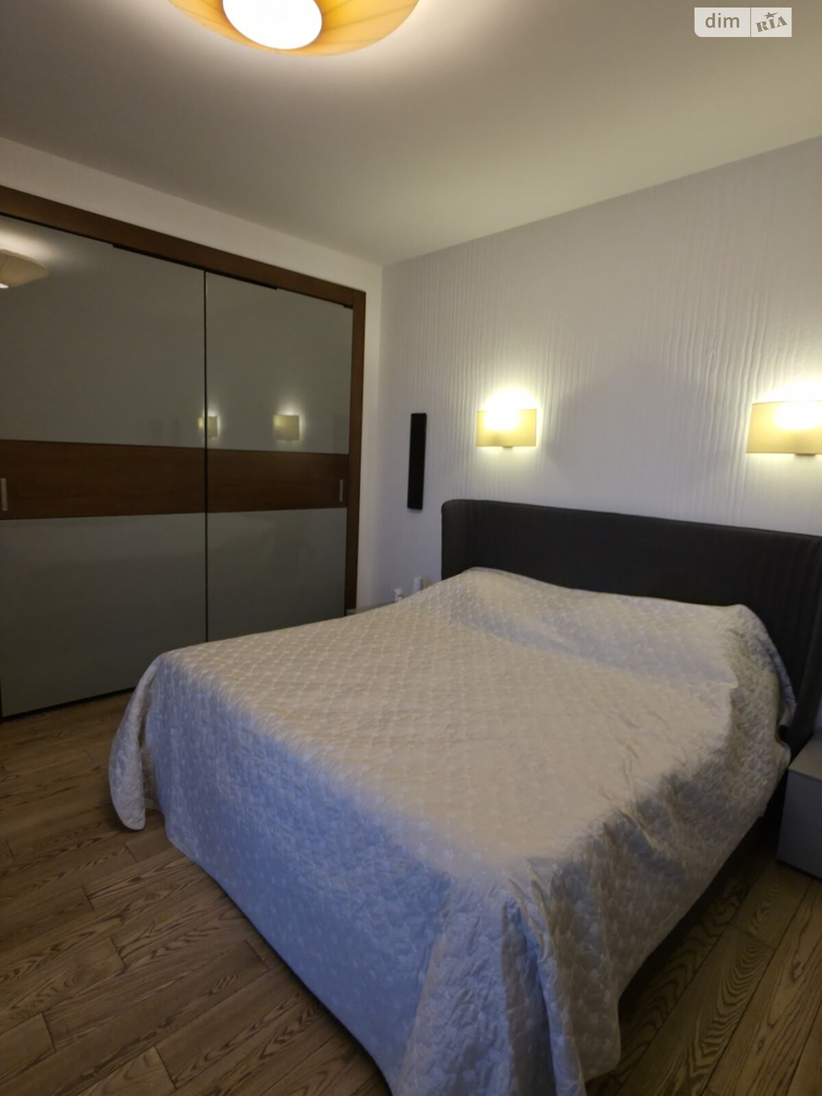 трехкомнатная квартира в Киеве, район Солдатская Слободка, на ул. Гоголевская 43 в аренду на долгий срок помесячно фото 1