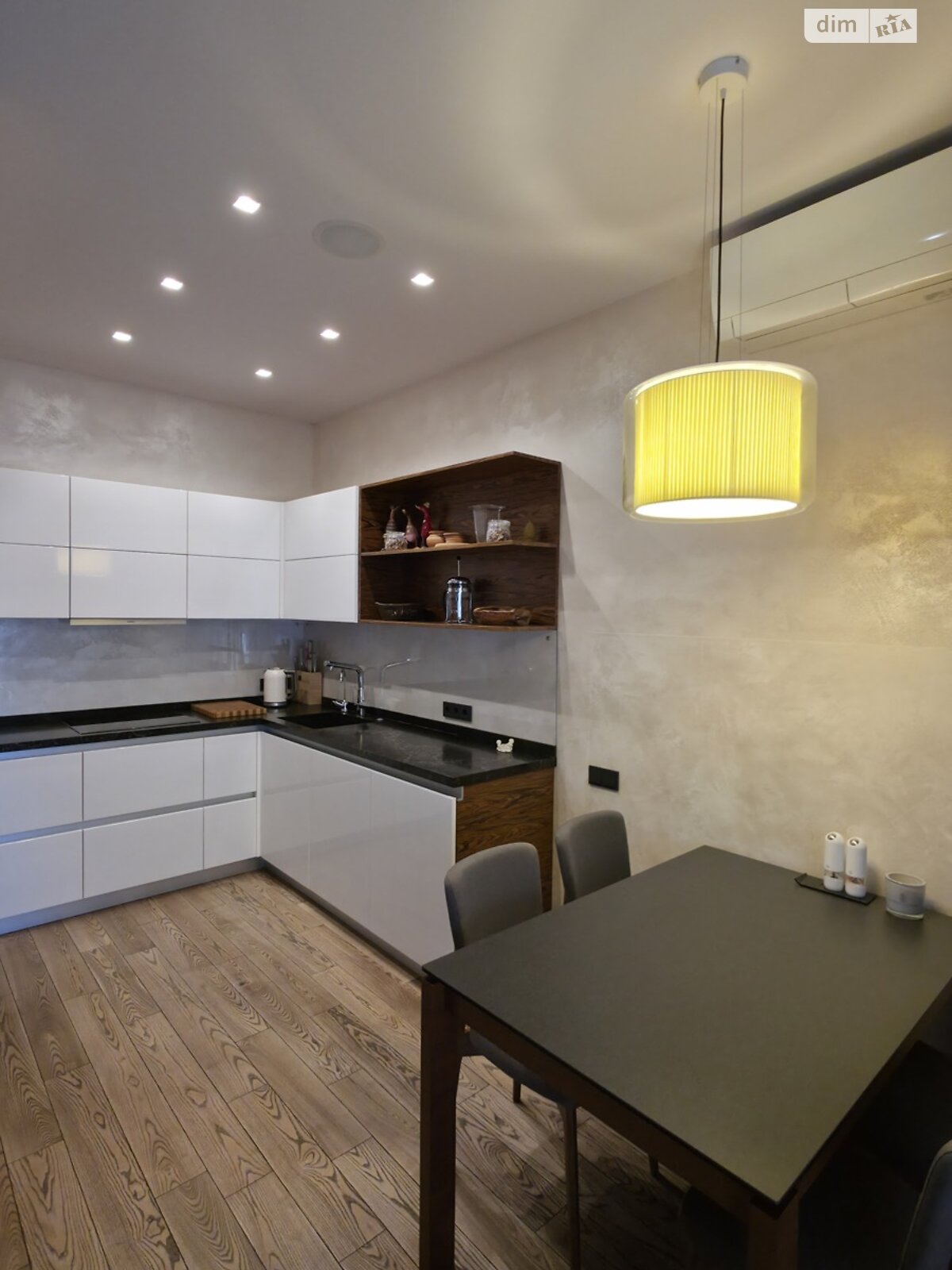 трехкомнатная квартира в Киеве, район Солдатская Слободка, на ул. Гоголевская 43 в аренду на долгий срок помесячно фото 1