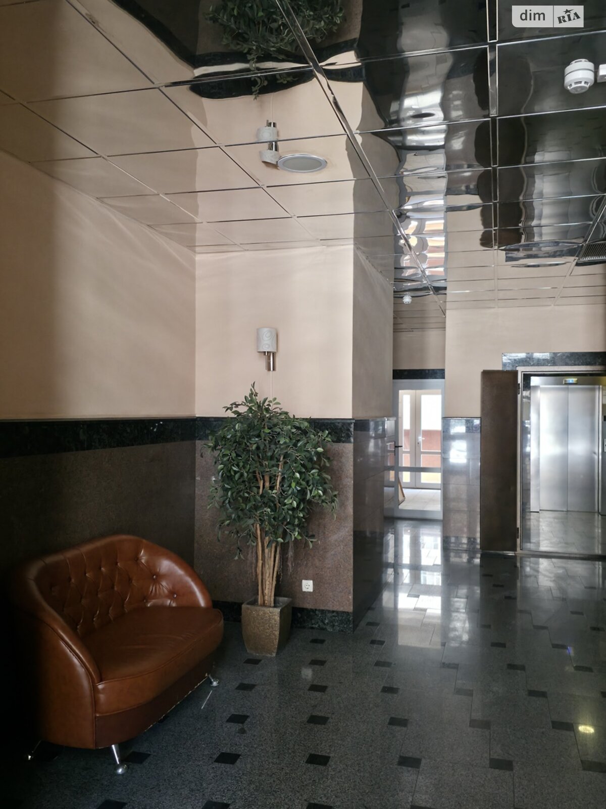 трехкомнатная квартира в Киеве, район Солдатская Слободка, на ул. Гоголевская 43 в аренду на долгий срок помесячно фото 1