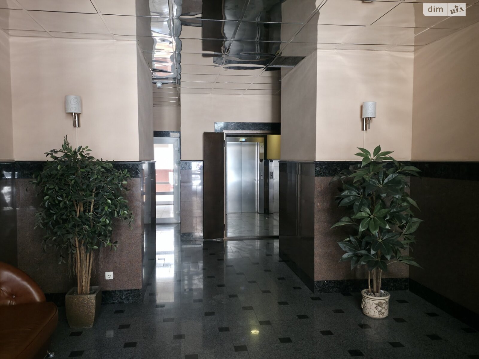 трехкомнатная квартира в Киеве, район Солдатская Слободка, на ул. Гоголевская 43 в аренду на долгий срок помесячно фото 1