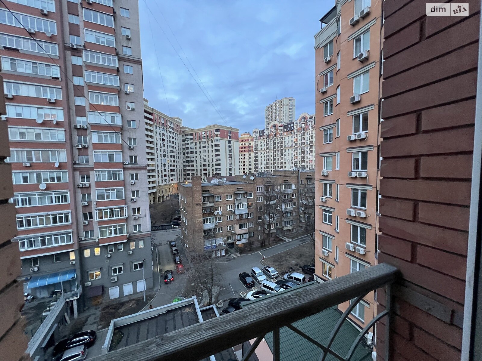 шестикімнатна квартира в Києві, район Солдатська Слобідка, на вул. Павлівська 26/41 в довготривалу оренду помісячно фото 1 шестикімнатна квартира в Києві, район Солдатська Слобідка, на вул. Павлівська 26/41 в довготривалу оренду помісячно фото 1
