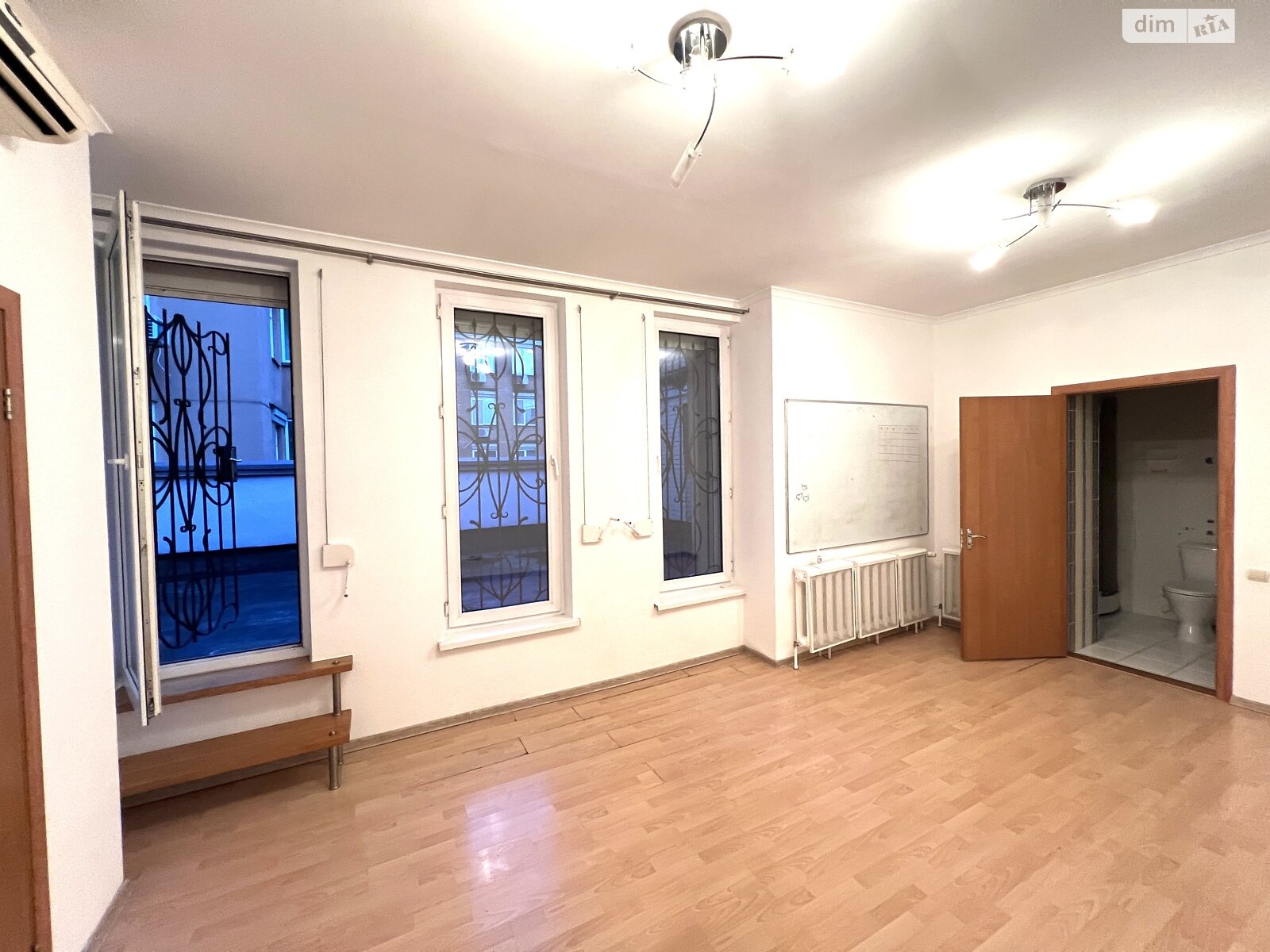 шестикімнатна квартира в Києві, район Солдатська Слобідка, на вул. Павлівська 26/41 в довготривалу оренду помісячно фото 1 шестикімнатна квартира в Києві, район Солдатська Слобідка, на вул. Павлівська 26/41 в довготривалу оренду помісячно фото 1