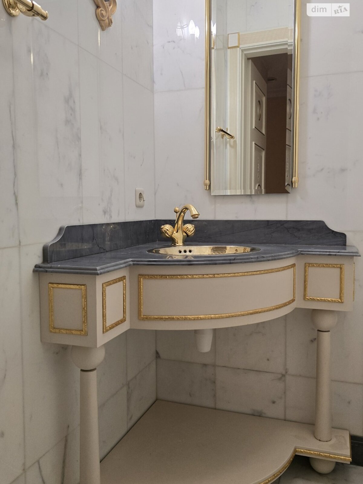 трехкомнатная квартира в Киеве, район Солдатская Слободка, на ул. Павловская 17 в аренду на долгий срок помесячно фото 1 трехкомнатная квартира в Киеве, район Солдатская Слободка, на ул. Павловская 17 в аренду на долгий срок помесячно фото 1