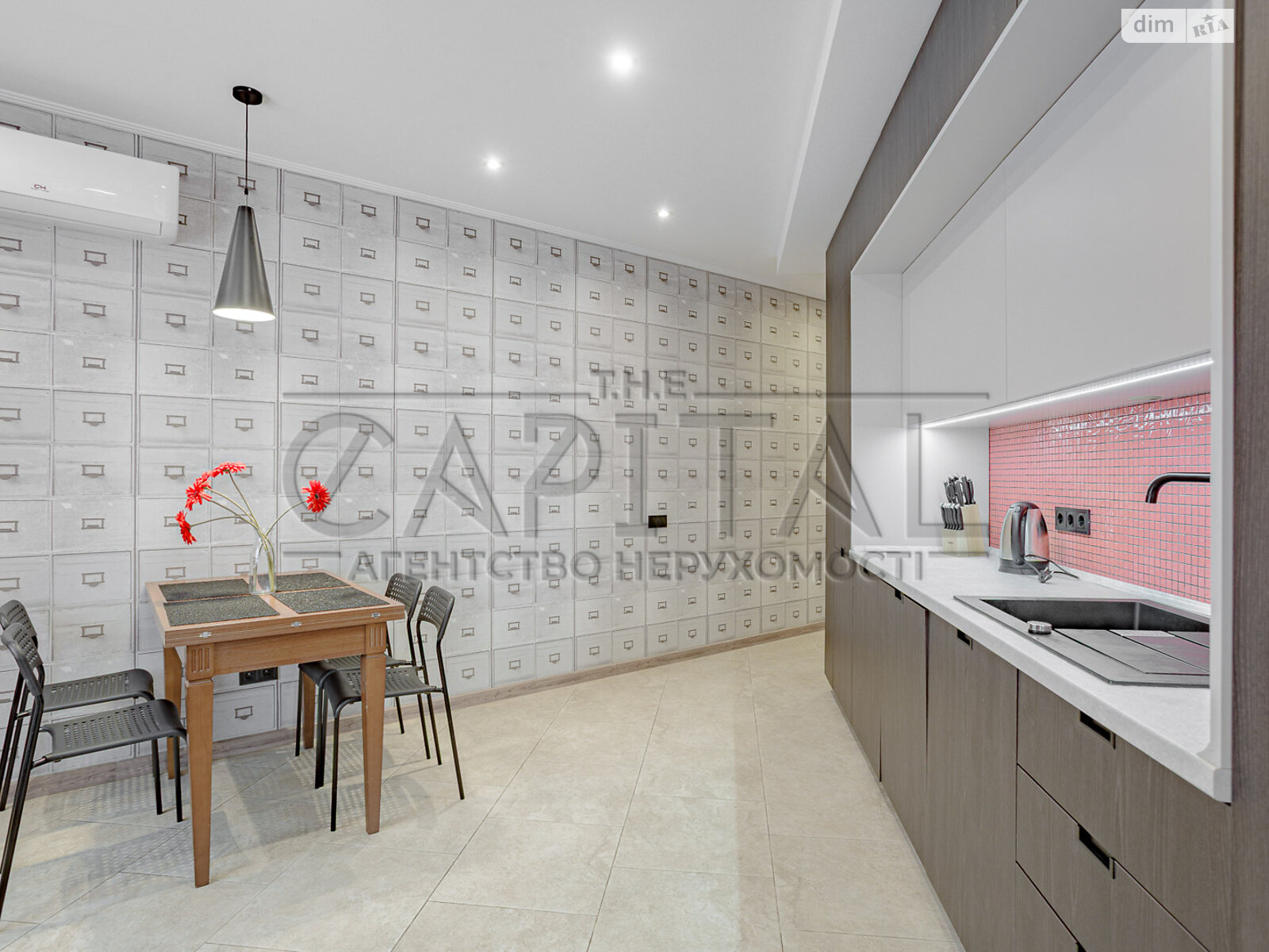 четырехкомнатная квартира в Киеве, район Солдатская Слободка, на ул. Полтавская 10 в аренду на долгий срок помесячно фото 1